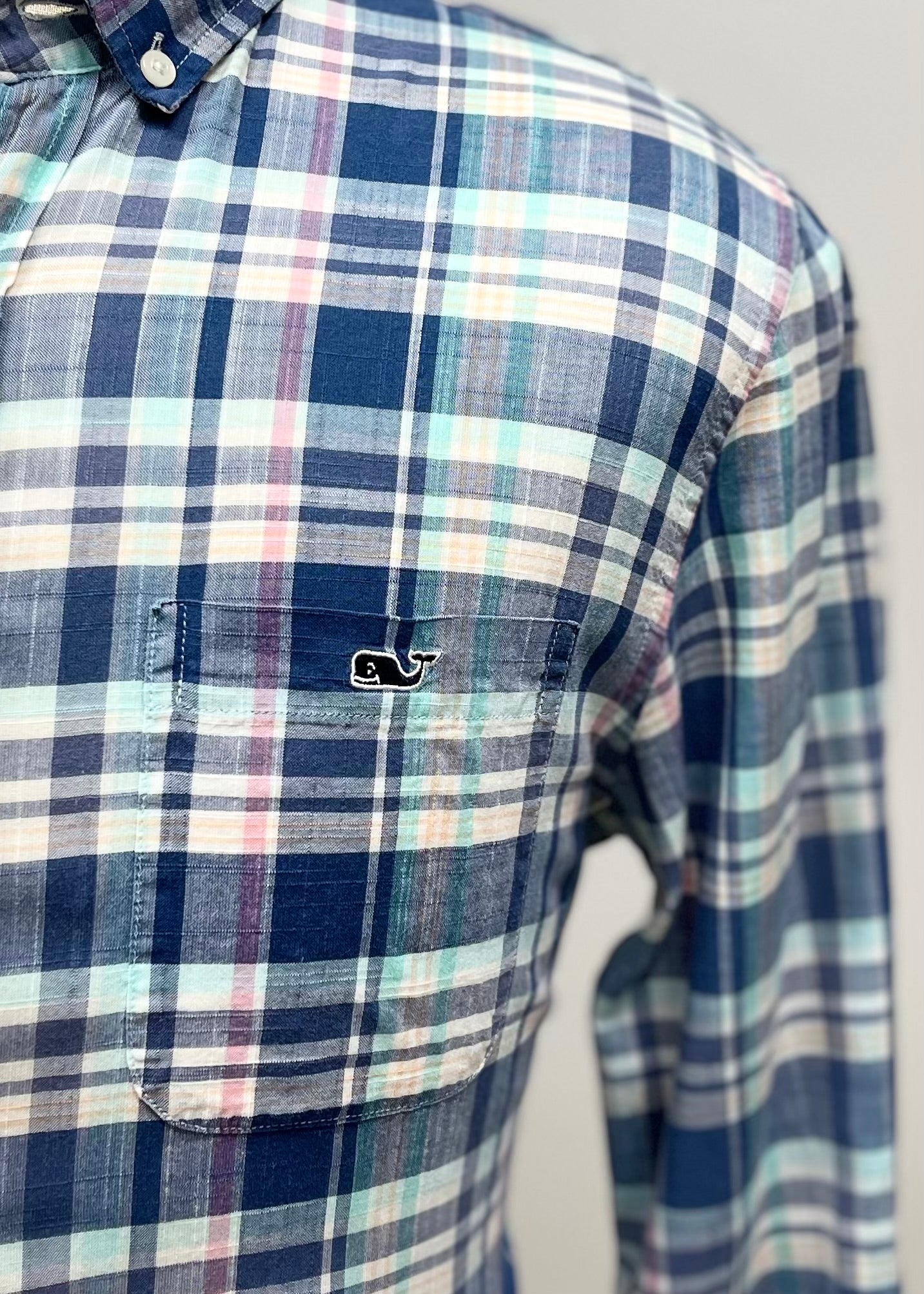 Camisa Vineyard Vines 🐳 de cuadros tartan en color azul, celeste, rosado y blanco Talla M Entalle Slim Fit