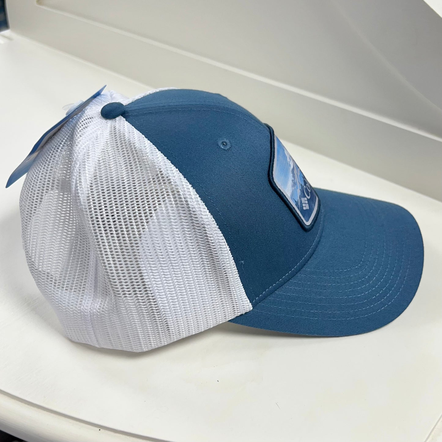 Gorra Columbia 🔷 color celeste y blanco con logotipo en color blanco