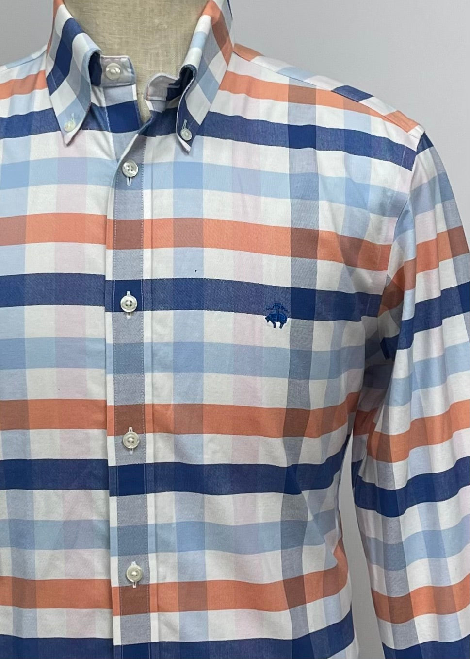 Camisa Brooks Brothers 🐑 color blanco con cuadros tartán en azul, naranja y celeste Talla M Entalle Regular