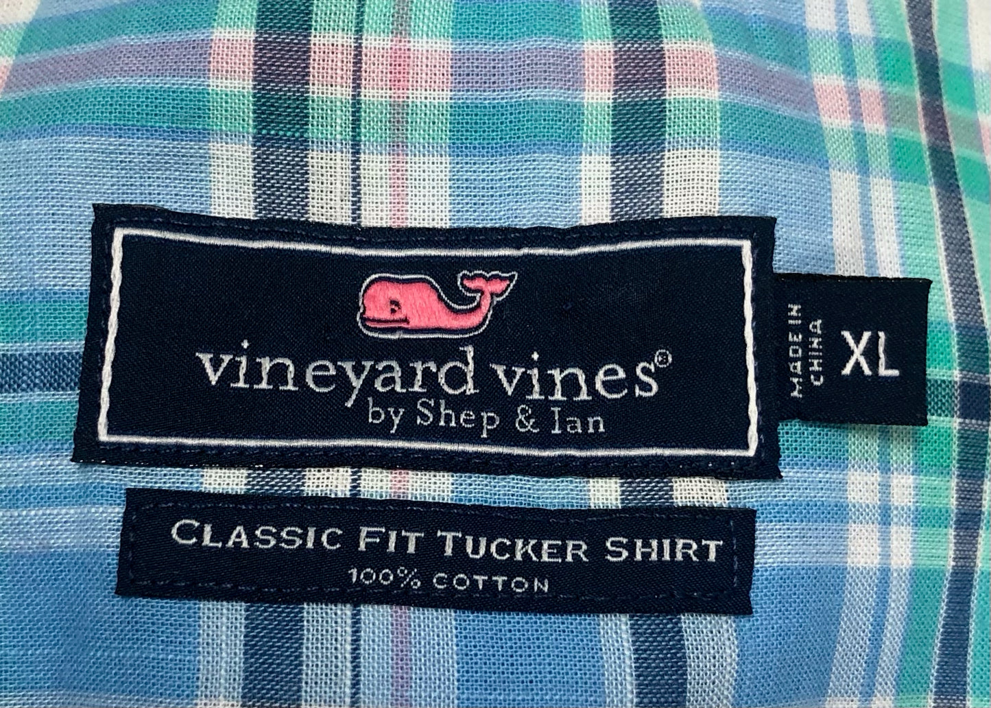 Camisa de botones Vineyard Vines 🐳 color blanco de cuadros en color rosado, turquesa y azul Talla XL Entalle Clasico