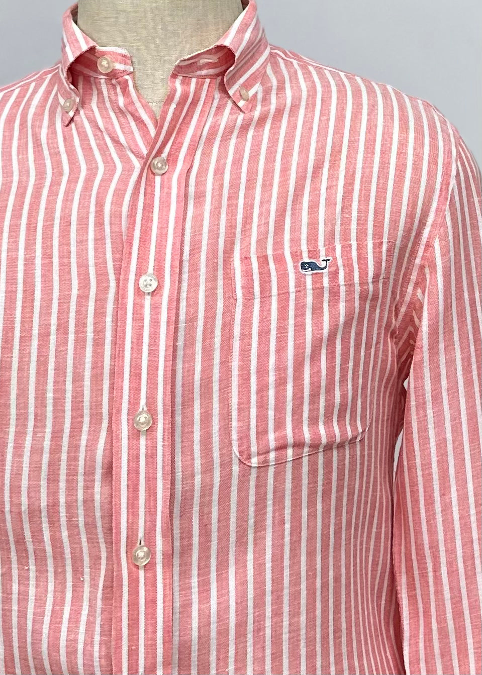 Camisa de lino Vineyard Vines 🐳 con patrón de rayas en color salmón y blanco Talla S Entalle Clásico