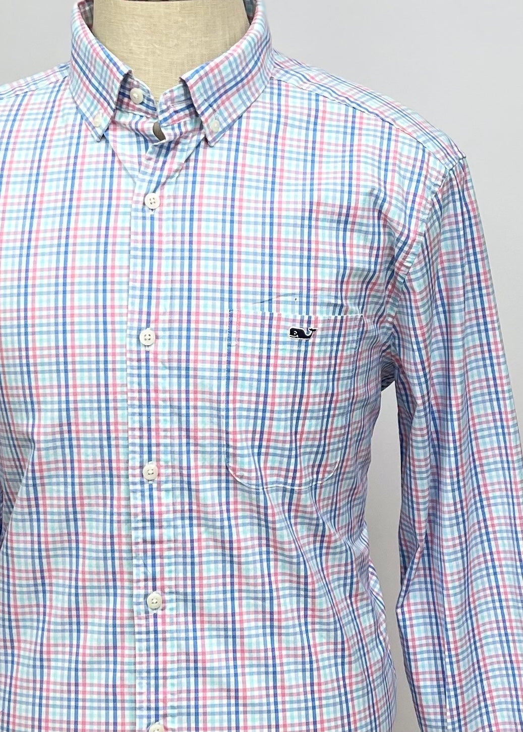 Camisa de botones Vineyard Vines 🐳 color blanco de cuadros en color rosado, azul y celeste Talla L Entalle Clásico