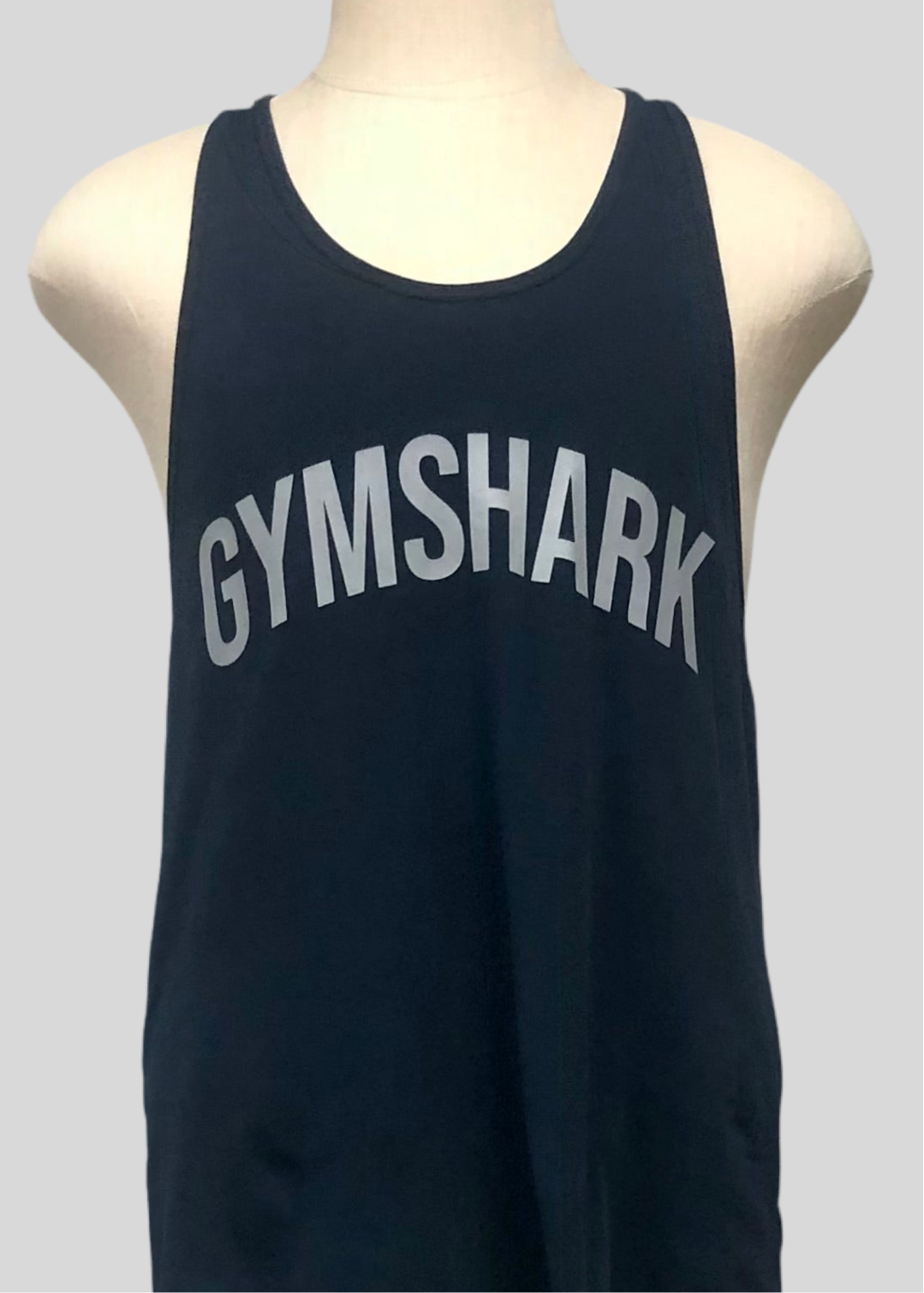 Camiseta de entrenamiento sin mangas Gymshark 🏋🏽 color negro y logo en gris Talla L