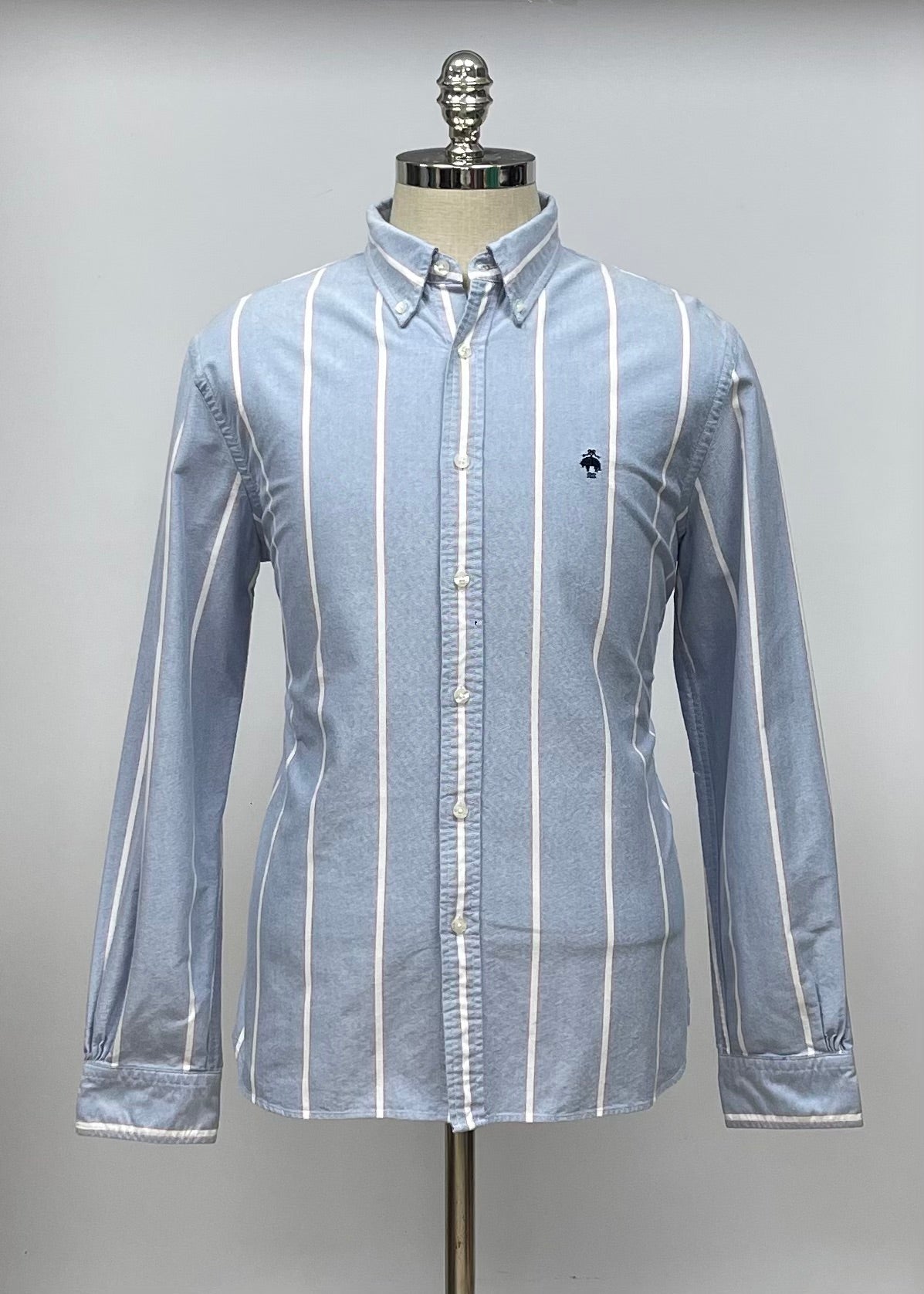 Camisa Brooks Brothers 🐑 Oxford color celeste con patrón de rayas en blanco Talla L Entalle Regular