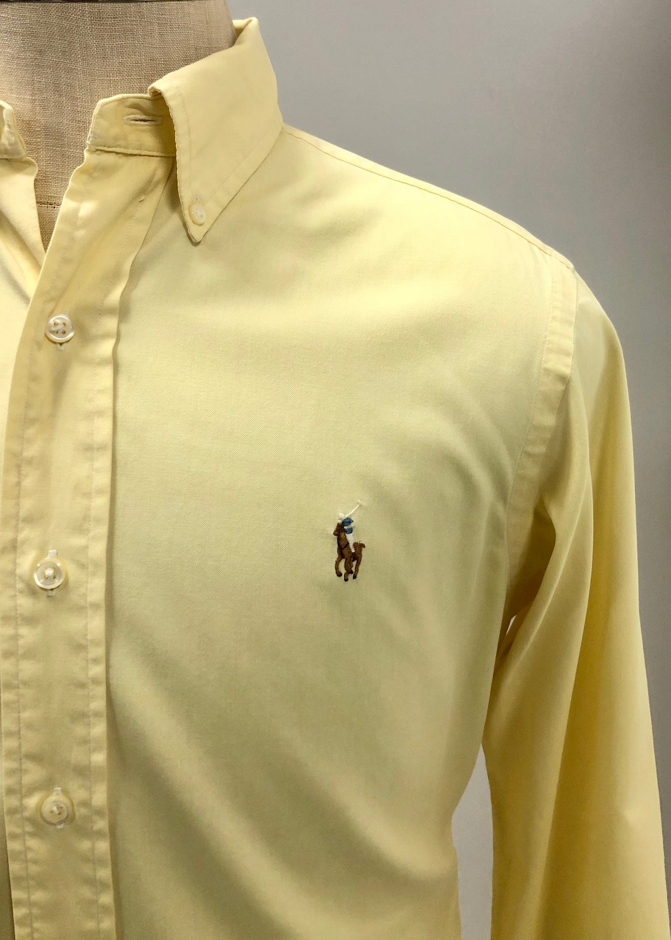Camisa de botones Polo Ralph Lauren 🏇🏼 en color amarillo claro Talla M Entalle Clásico