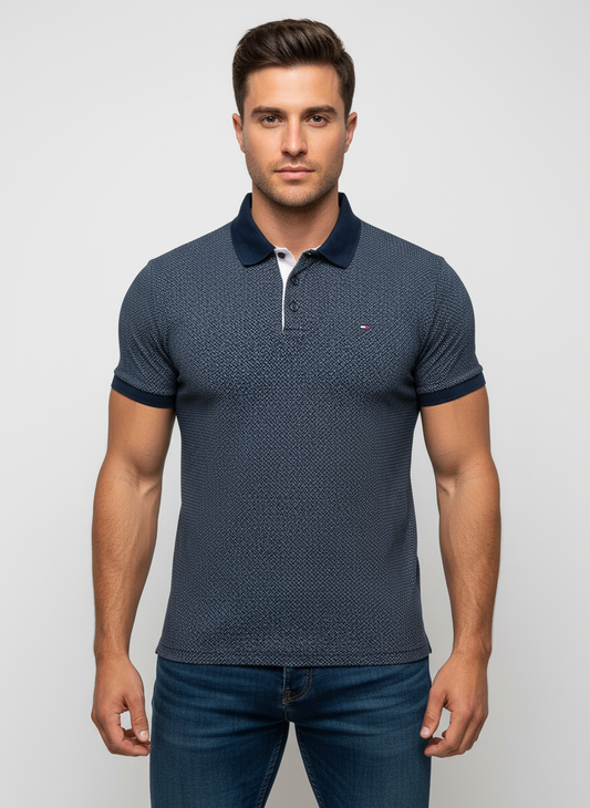 Camiseta Polo Tommy Hilfiger 🇺🇸 color azul navy con diseño de tríptico en color blanco Talla M Slim Fit