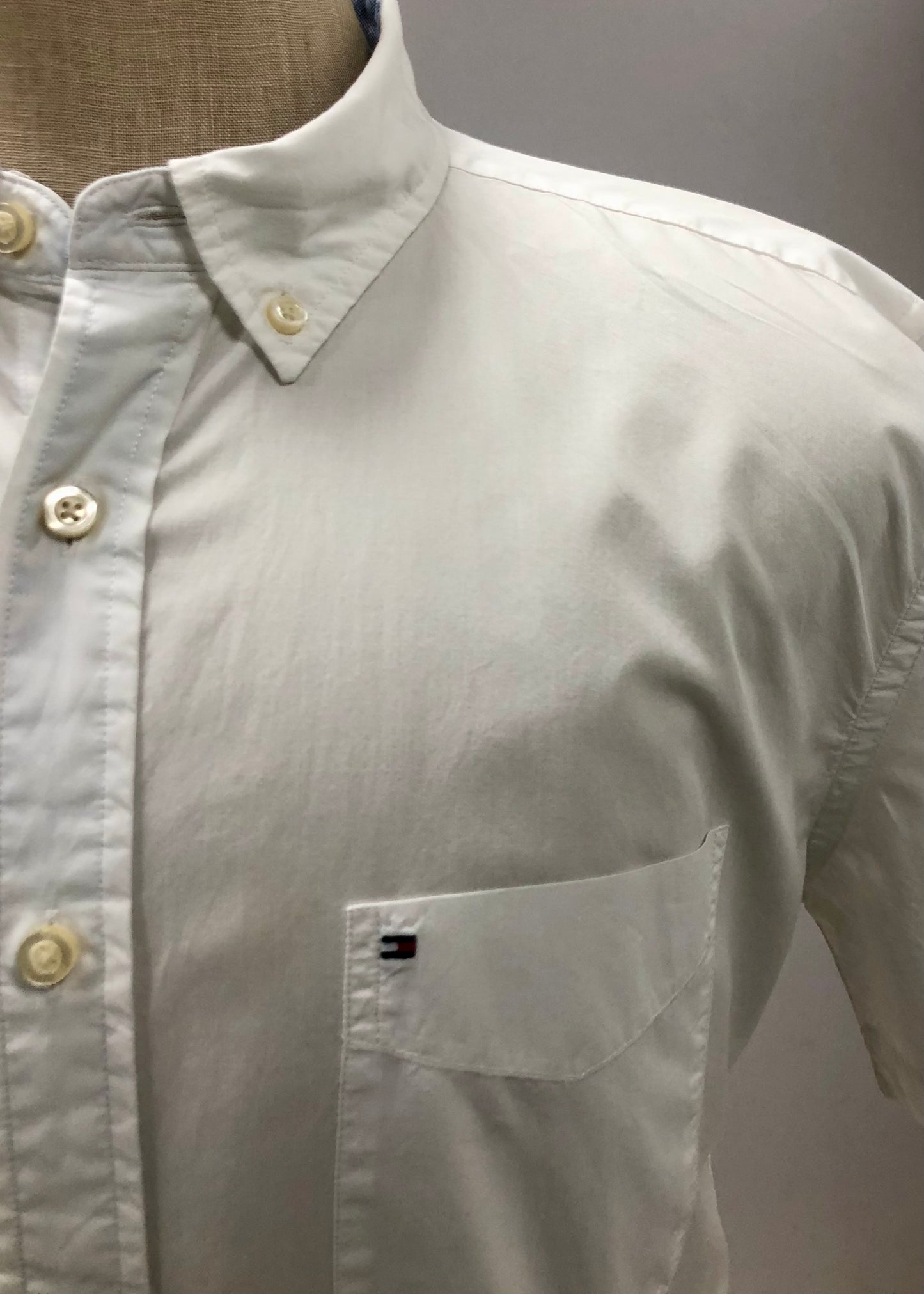Camisa de botones Tommy Hilfiger 🇺🇸 en color blanco Talla L Entalle Clásico (ver descripción)
