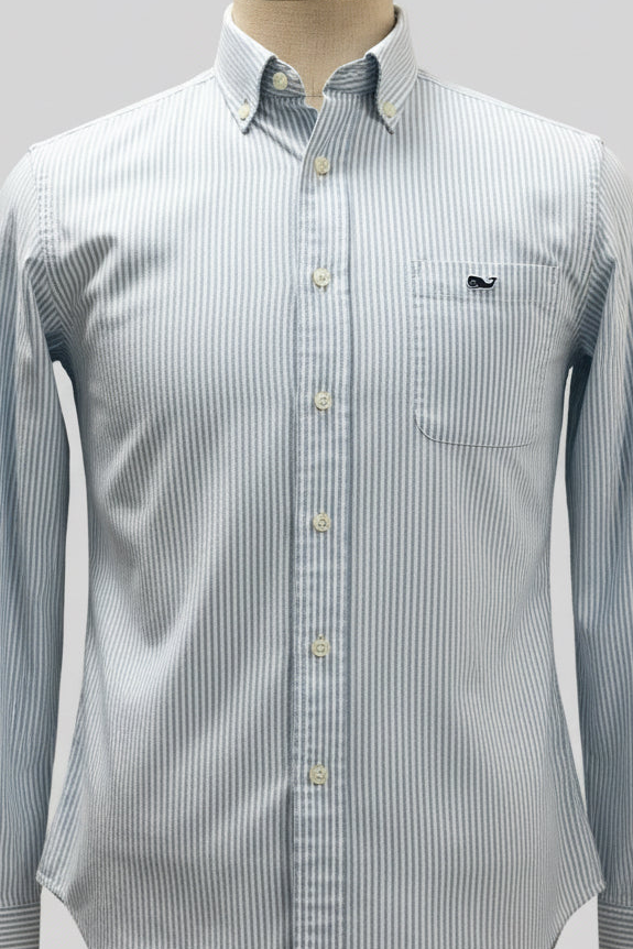 Camisa de botones Vineyard Vines 🐳 Oxford de rayas en color celeste y blanco Talla S Entalle Slim Fit (ver descripción)