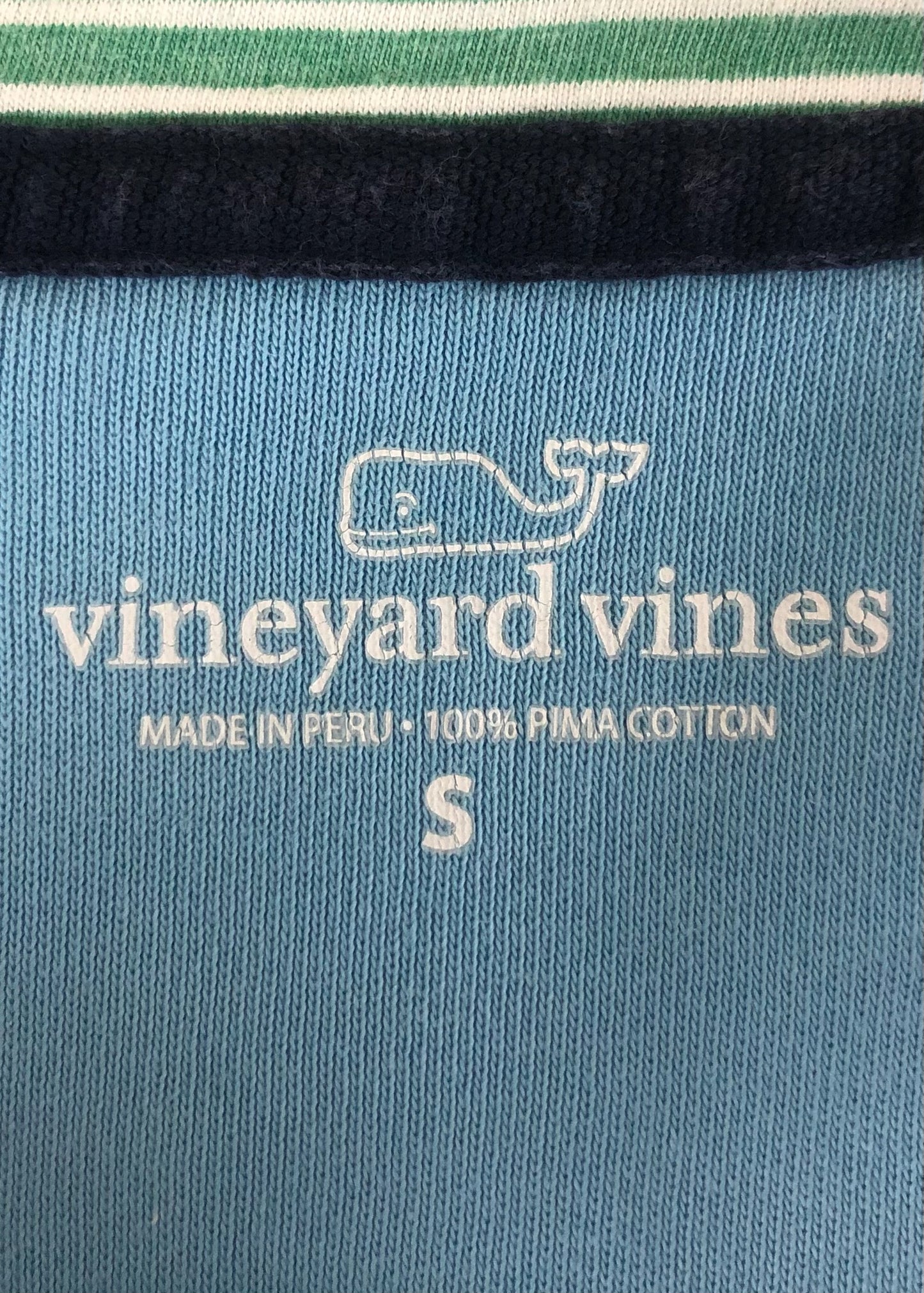 Sueter Jersey Vineyard Vines 🐳 color celeste con logo azul navy Tela algodón Pima Talla S (ver descripción)