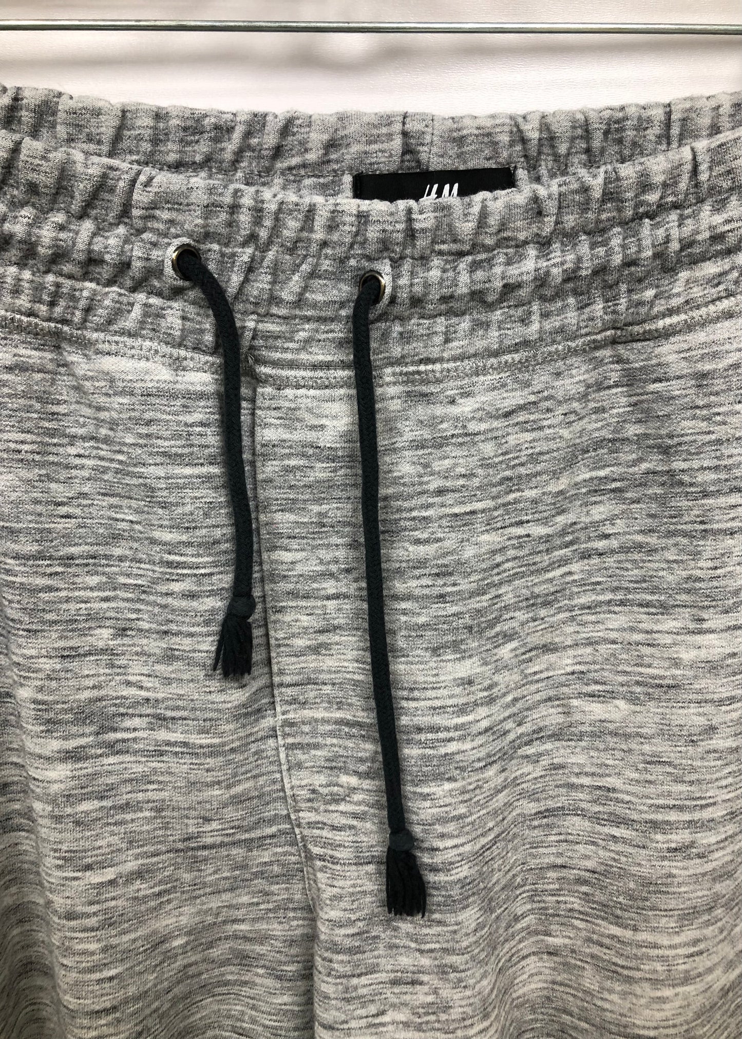 Pantalon Jogger marca H&M suecia 🇸🇪 en color gris degradado Talla M Entalle Slim