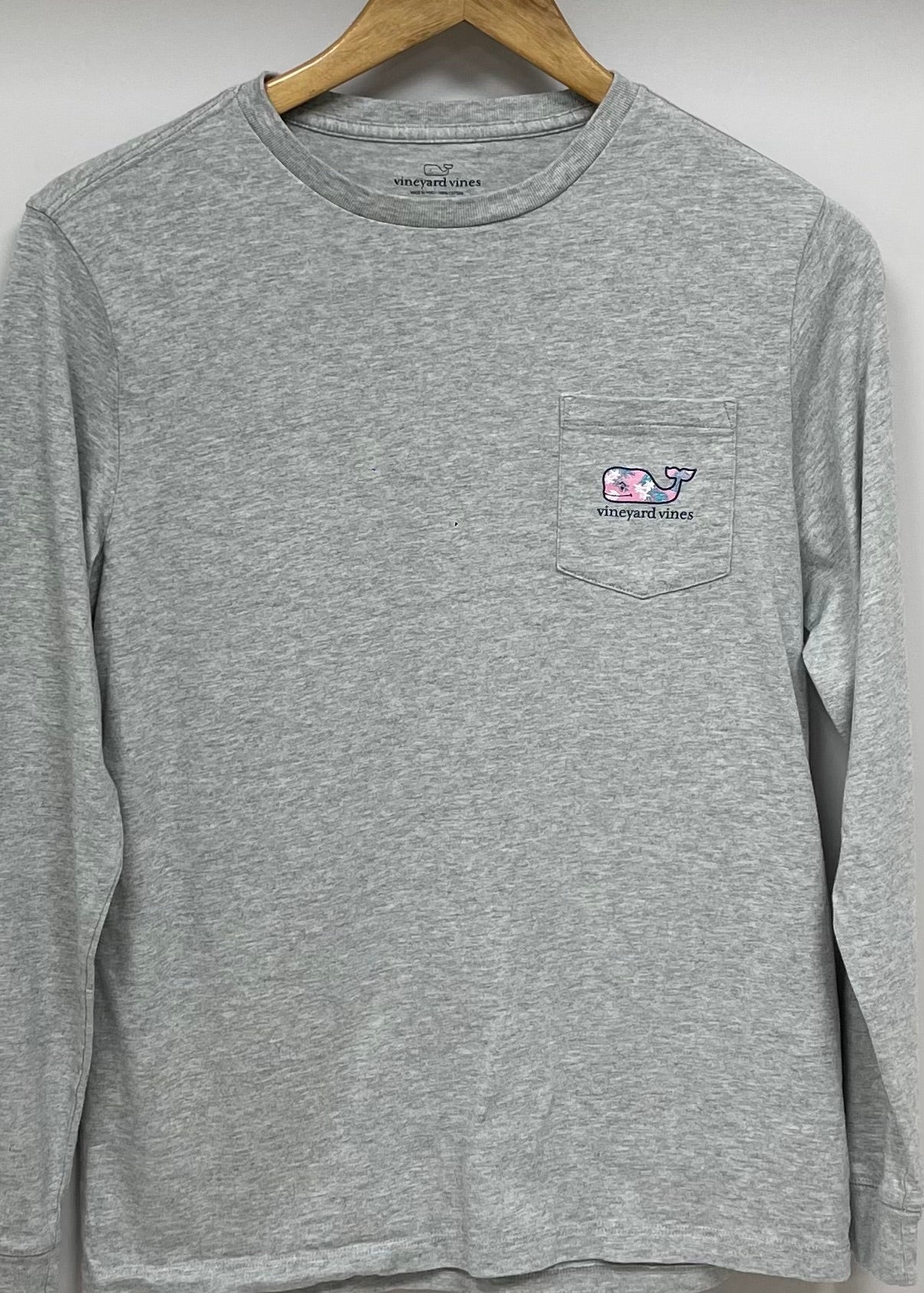 Camiseta de niña Vineyard Vines 🐳 color gris con Diseño de ballena en rosado Talla L