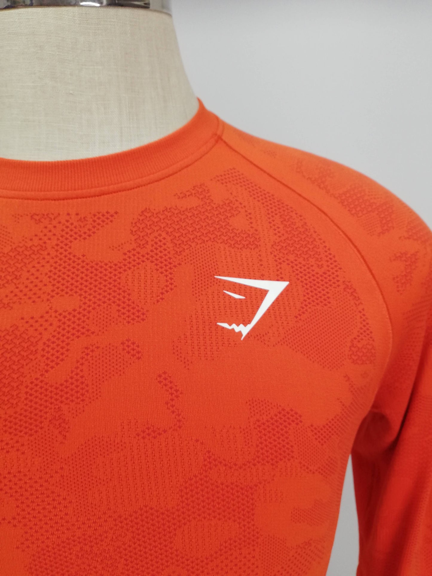 Camiseta de entrenamiento cuello redondo Gymshark 🏋🏽 color naranja manga larga Talla S Entalle Slim Fit