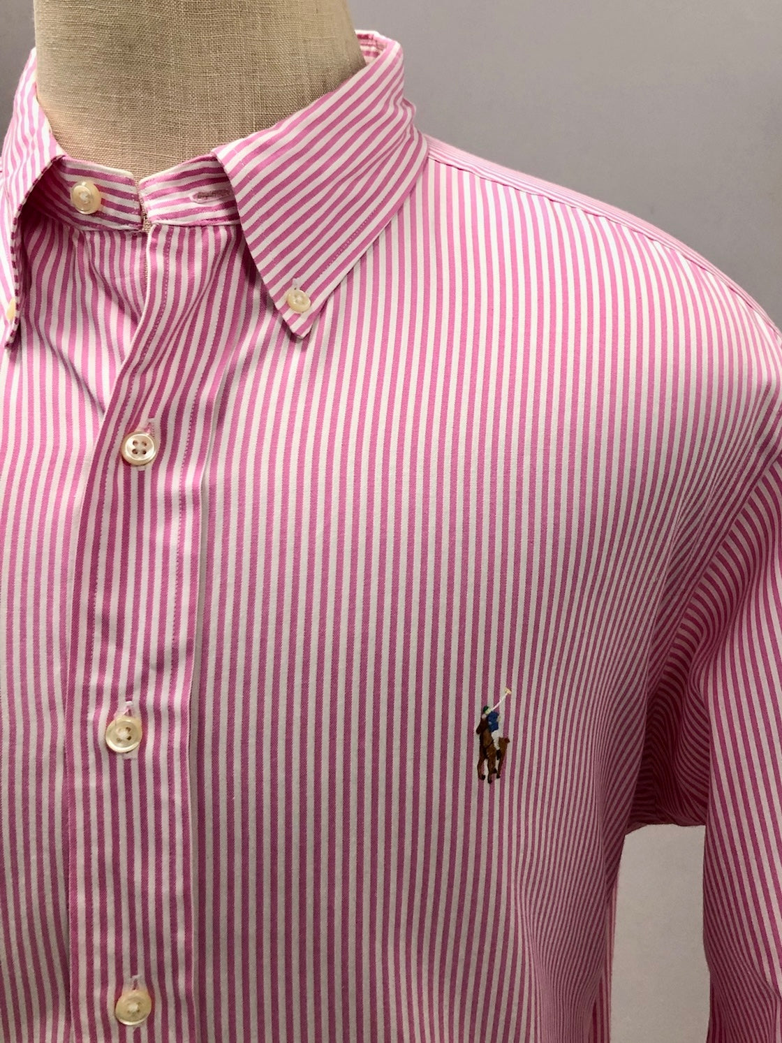 Camisa de botones Polo Ralph Lauren 🏇🏼 con patrón de rayas en color rosado y blanco Talla XL Entalle Clásico