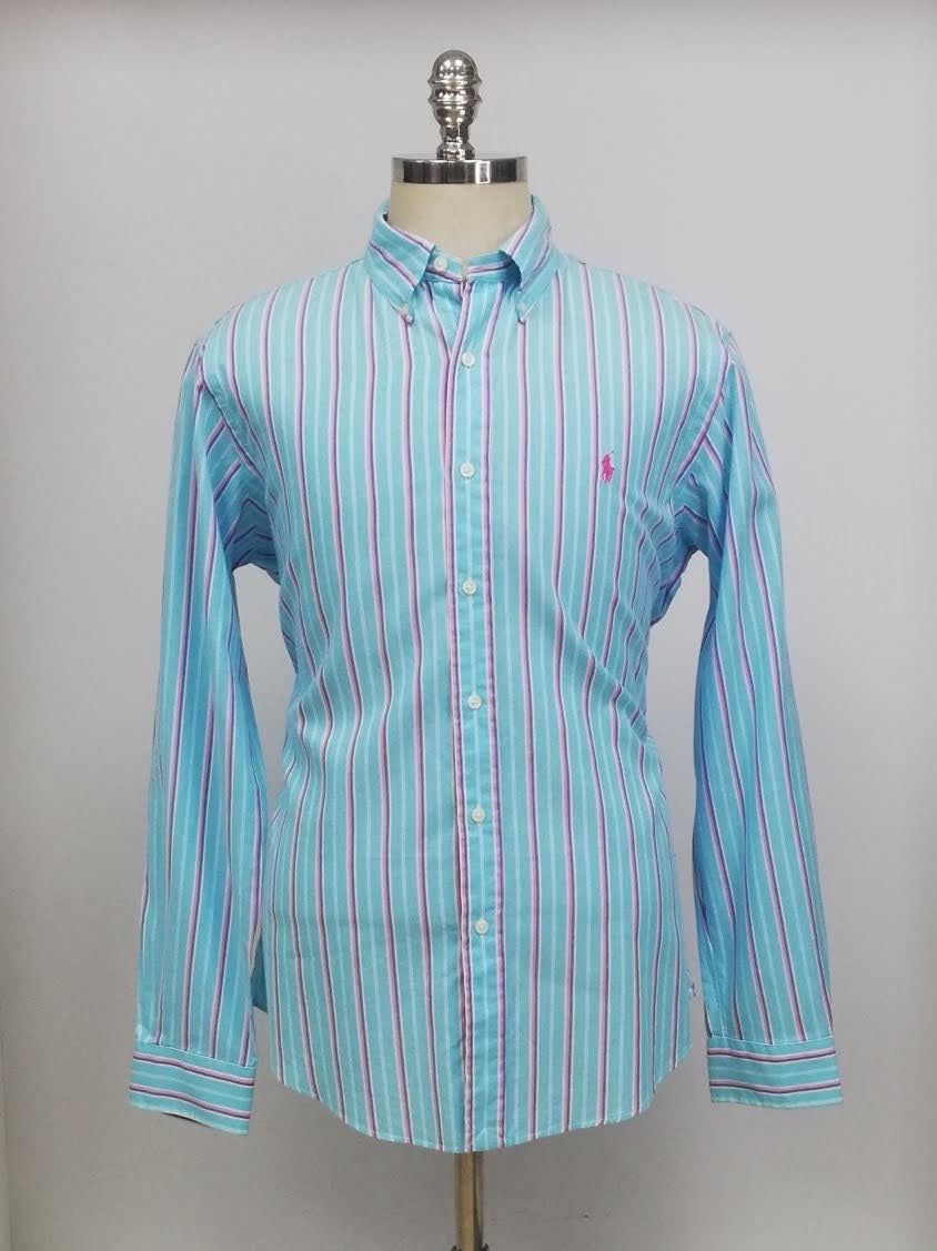 Camisa Polo Ralph Lauren 🏇🏼 color celeste con rayas en color rosado, azul y blanco Talla L Entalle Regular