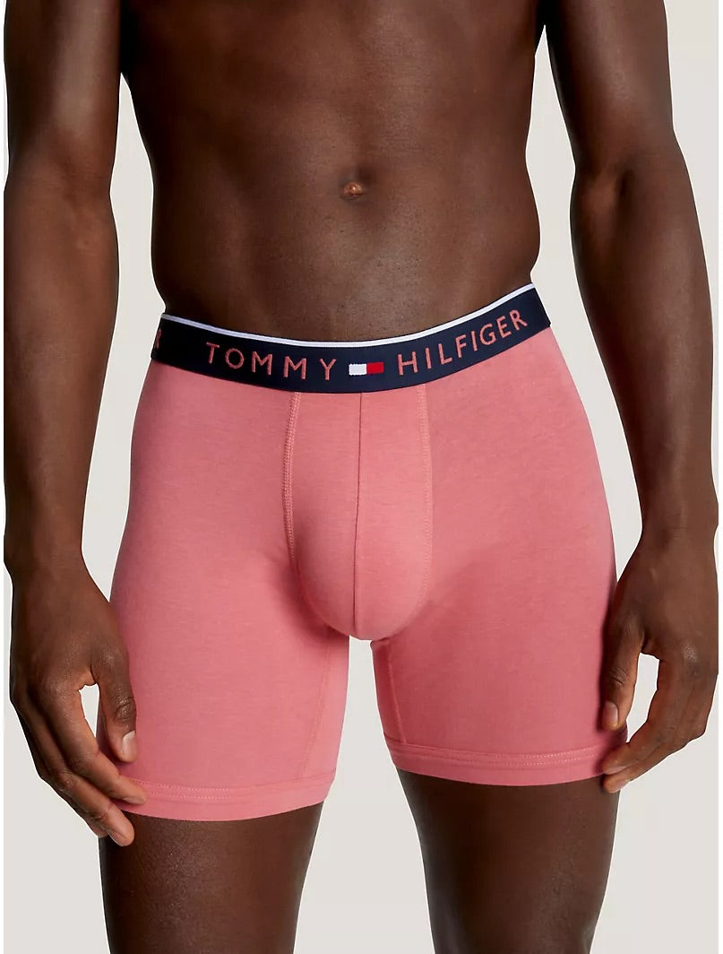 Paquete de 3 Boxer Briefs Tommy Hilfiger 🇺🇸  Tela algodón stretch color azul navy, rosado y verde oliva Talla XL