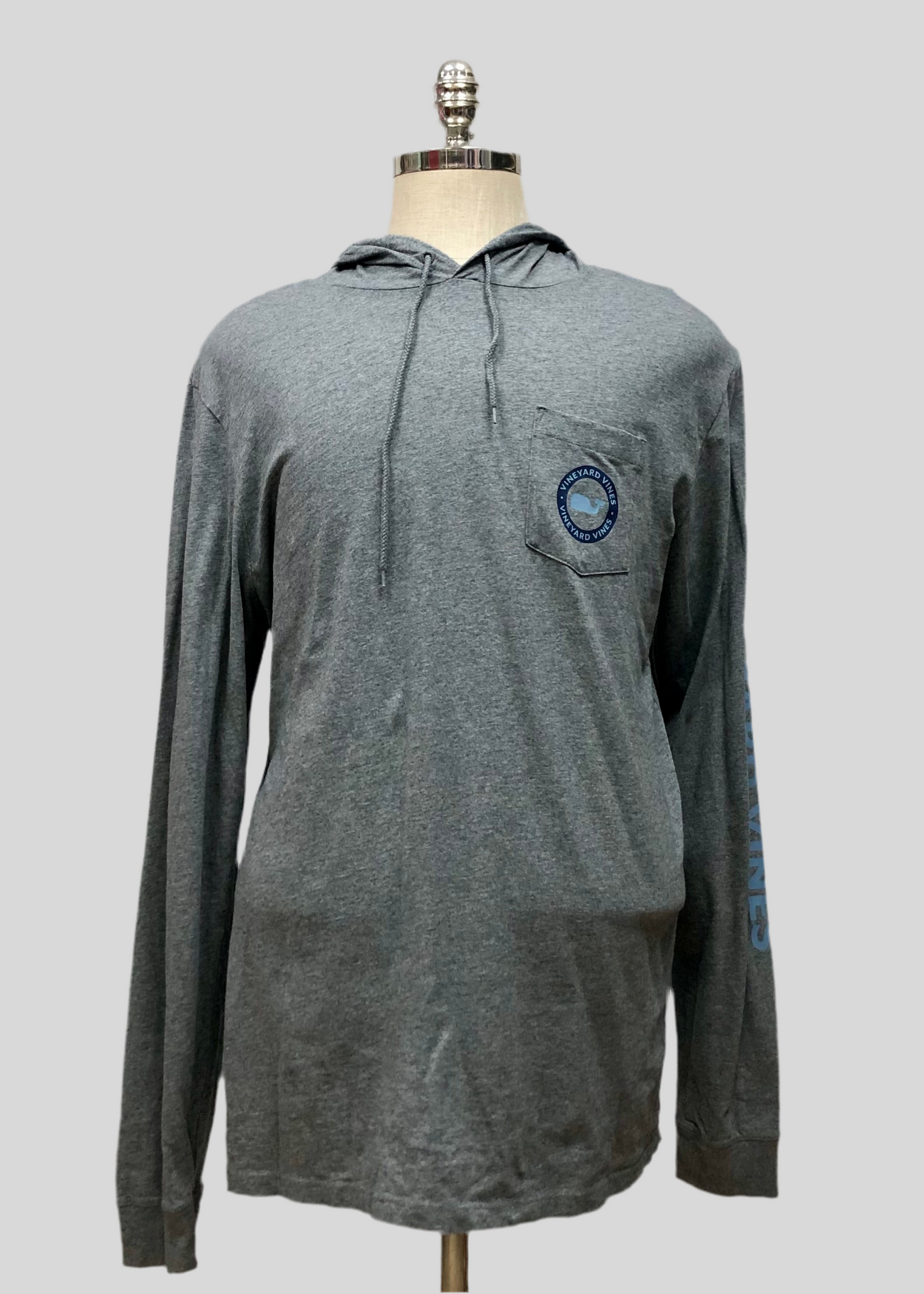 Camiseta con capucha Vineyard Vines 🐳 color gris oscuro con Diseño de Ballena en celeste Talla L