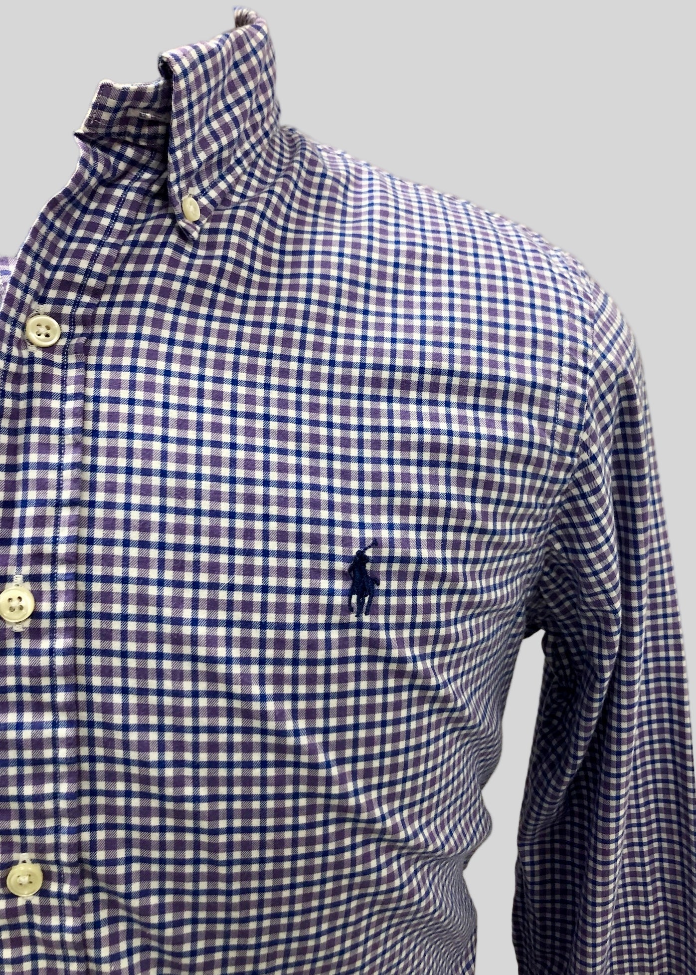 Camisa de botones Polo Ralph Lauren 🏇🏼 Color blanco de cuadros morado y azul navy Talla M Entalle Regular