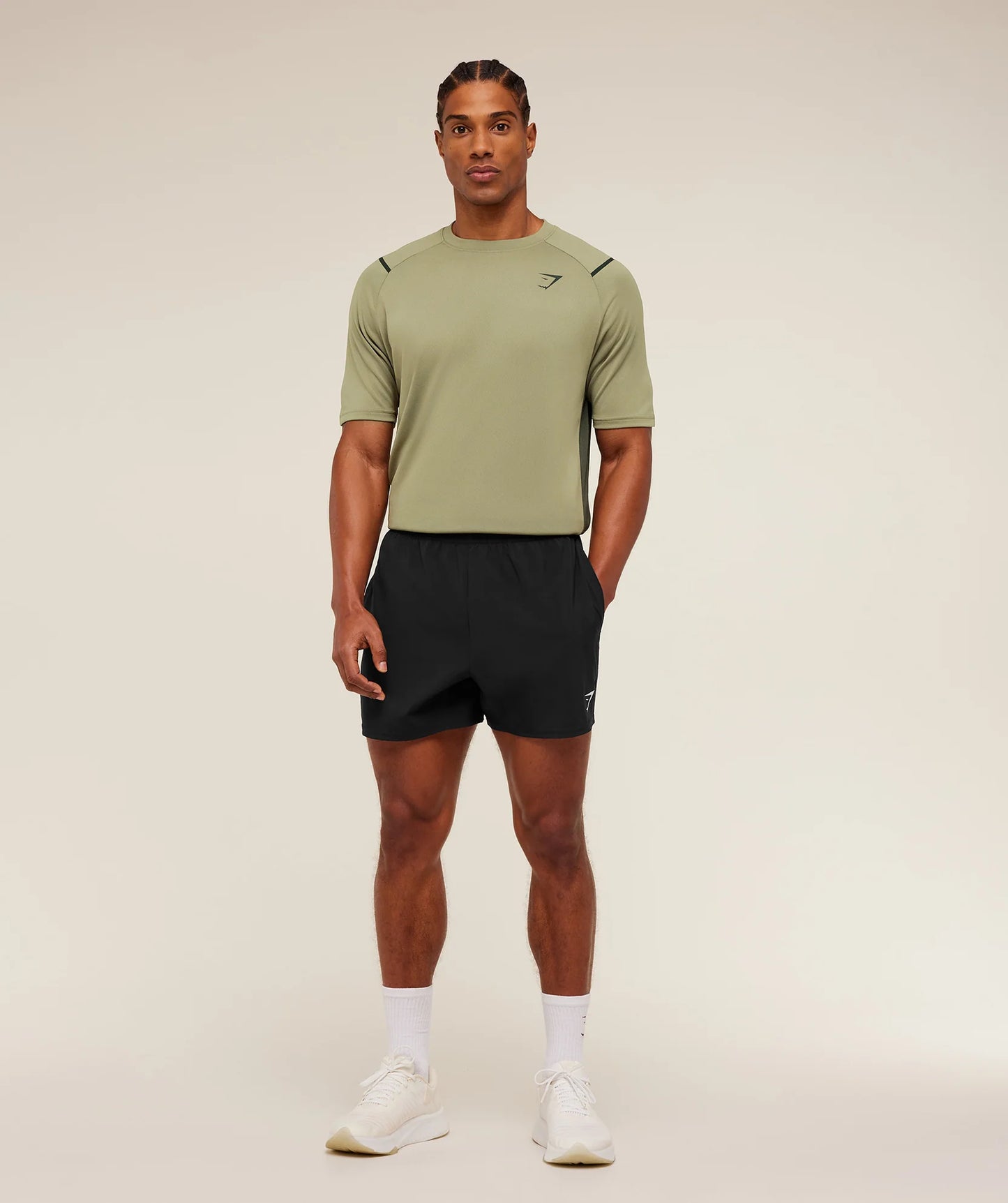 Camiseta de entrenamiento cuello redondo Gymshark 🏋🏽 color verde oliva con líneas y logo en negro Talla L
