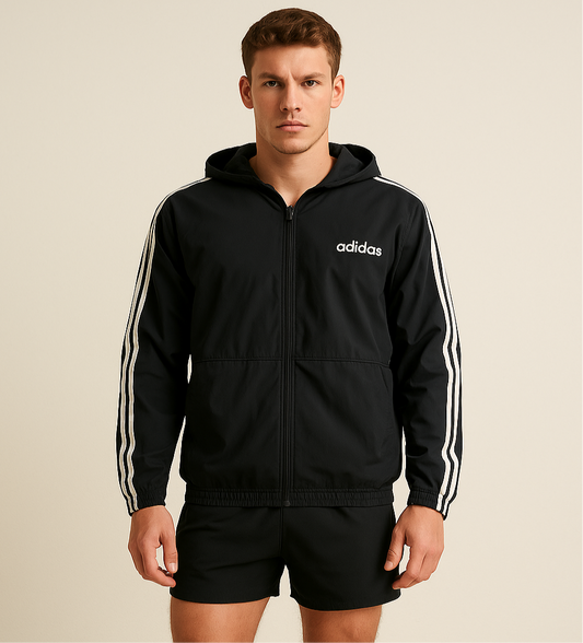 Jacket Adidas 🏃🏻‍♂️ color negro con rayas en blanco con zíper completo y logo en color blanco Talla M