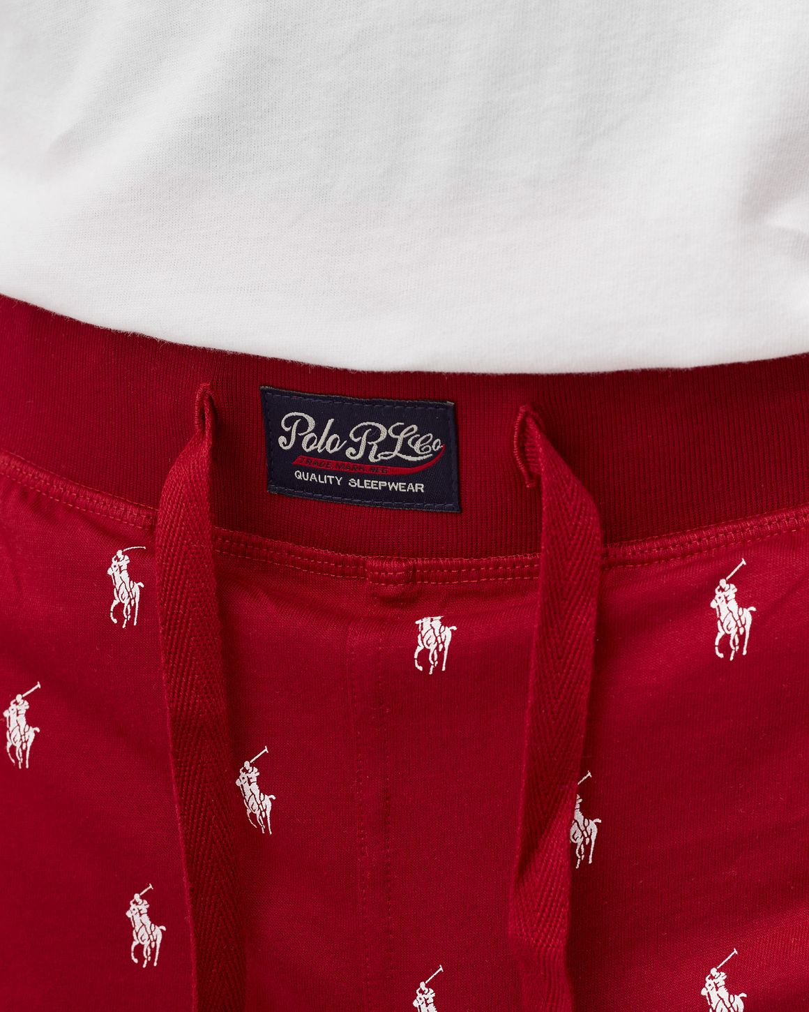 Short Lounge Polo Ralph Lauren 🏇🏼 color rojo con diseño de logos en blanco Talla L