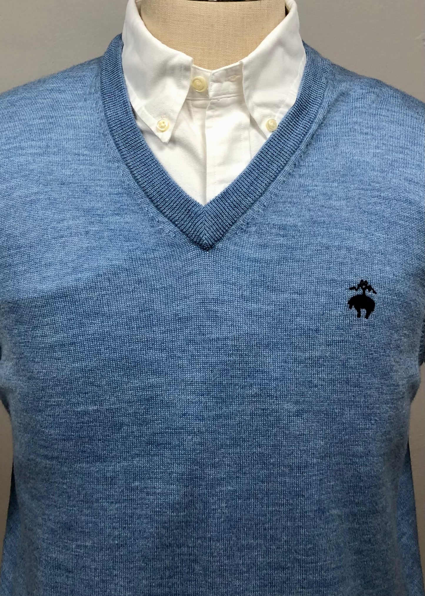 Sueter Jersey cuello V Brooks Brothers 🐑 color celeste Talla L (ver descripción)