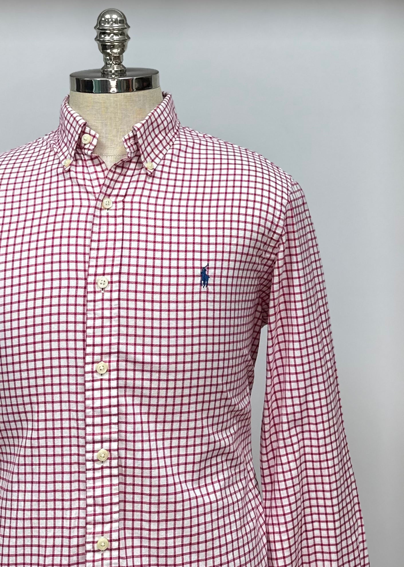 Camisa Polo Ralph Lauren 🏇🏼 color blanco con patron de cuadros rojo oscuro Talla M Entalle Regular