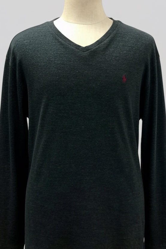 Camiseta cuello V Polo Ralph Lauren 🏇🏼 color gris oscuro Talla XL Entalle Clásico (ver descripción)