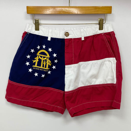 Short Casual Chubbies 🇺🇸 diseño en color rojo, azul y blanco con escudo en color dorado talla M