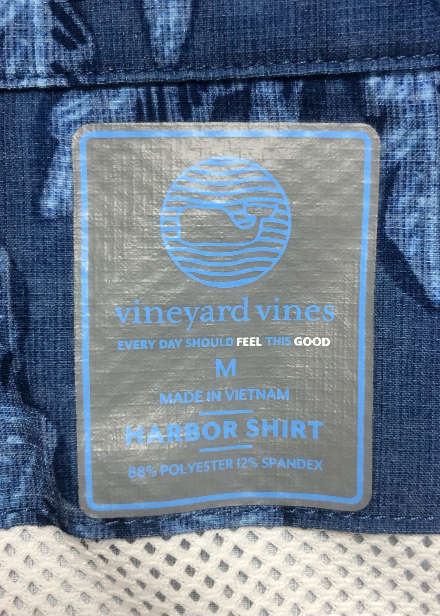 Camisa de botones Vineyard Vines 🐳 Modelo Harbor Color azul con diseño tropical Talla M Entalle regular