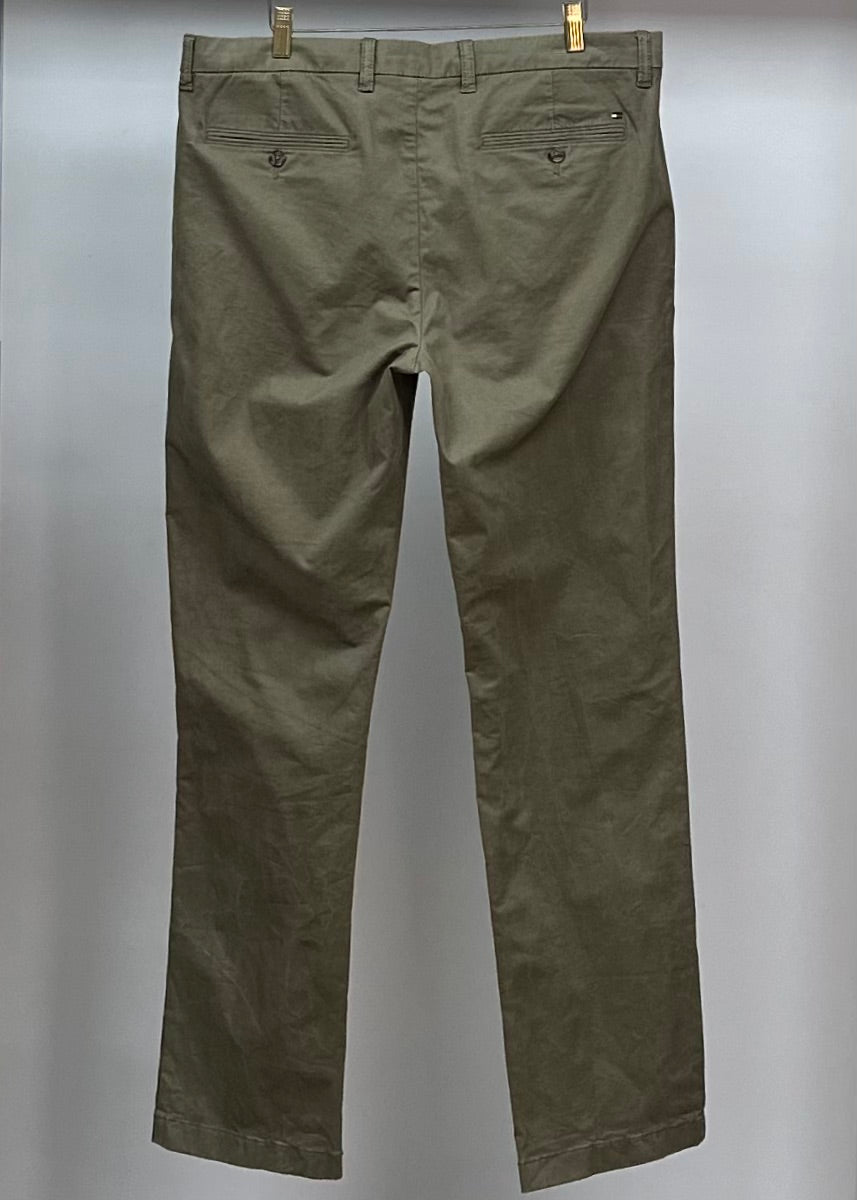 Pantalon casual Tommy Hilfiger color kaki Talla 34x34 Corte Slim Fit