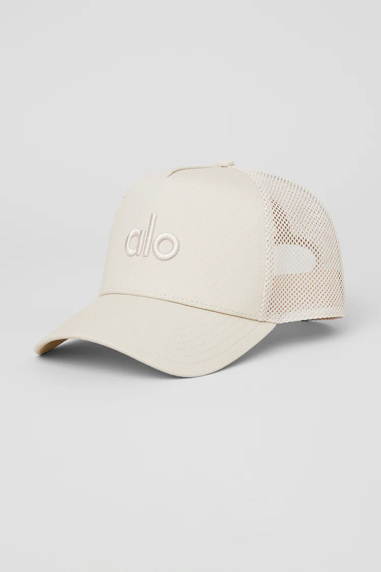 Gorra alo🧘🏻‍♀️ Trucker color beige de malla