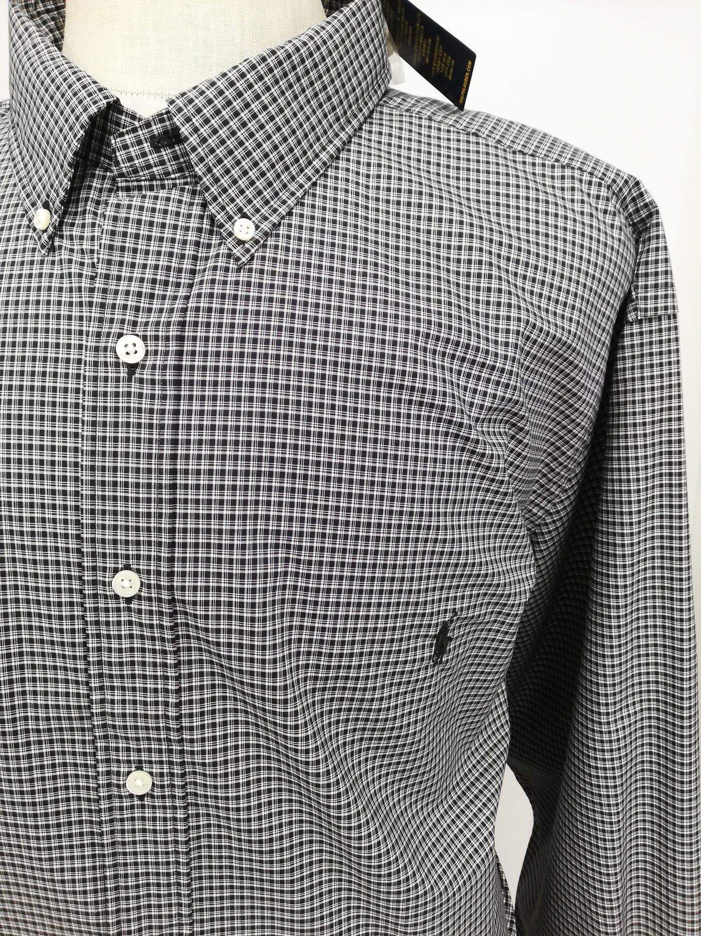 Camisa Polo Ralph Lauren 🏇🏼 con patron de cuadros en negro y blanco Talla 3XL Entalle Regular