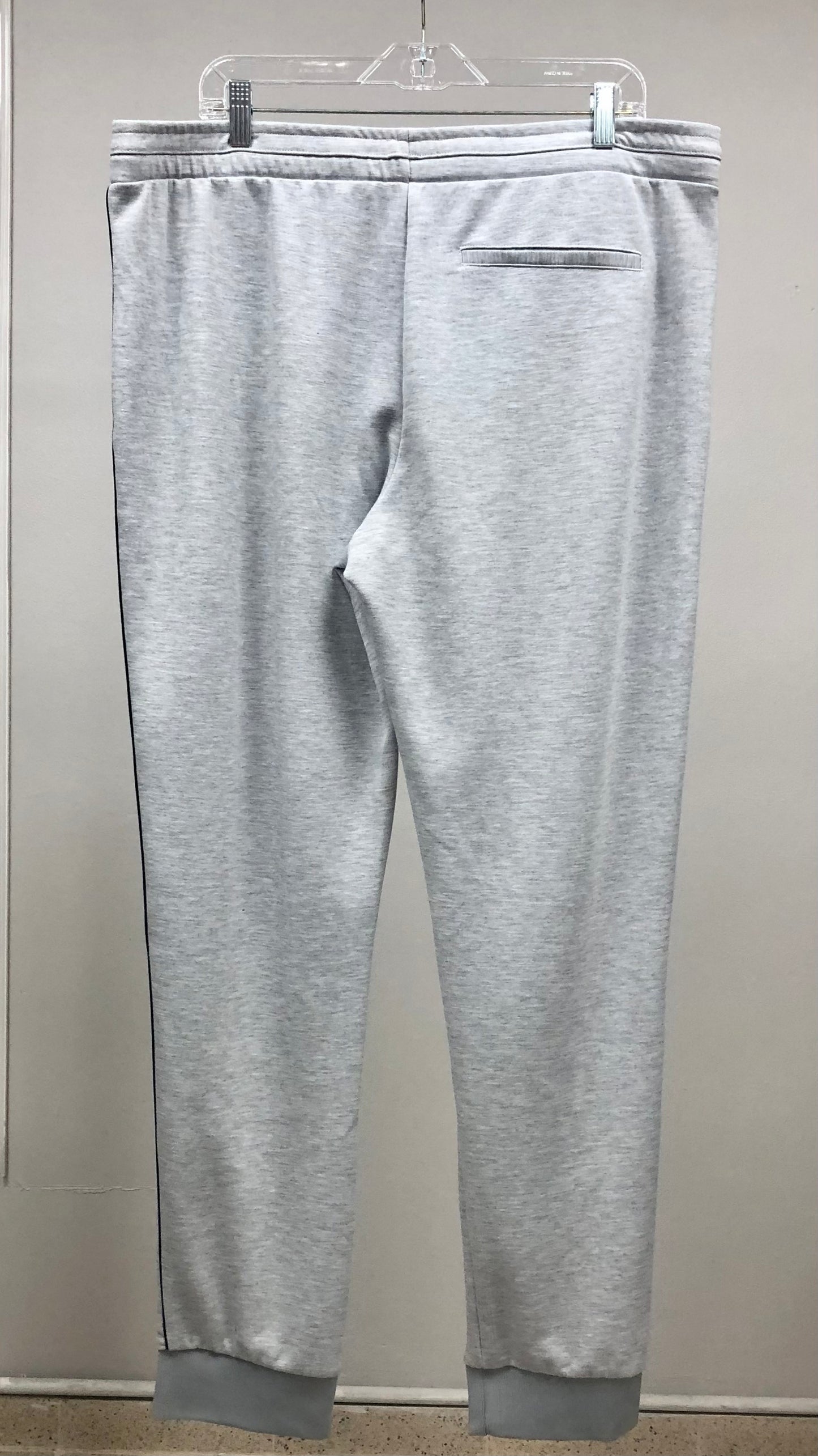 Pantalon Jogger marca Armani Exchange 🇮🇹 color gris Talla XL