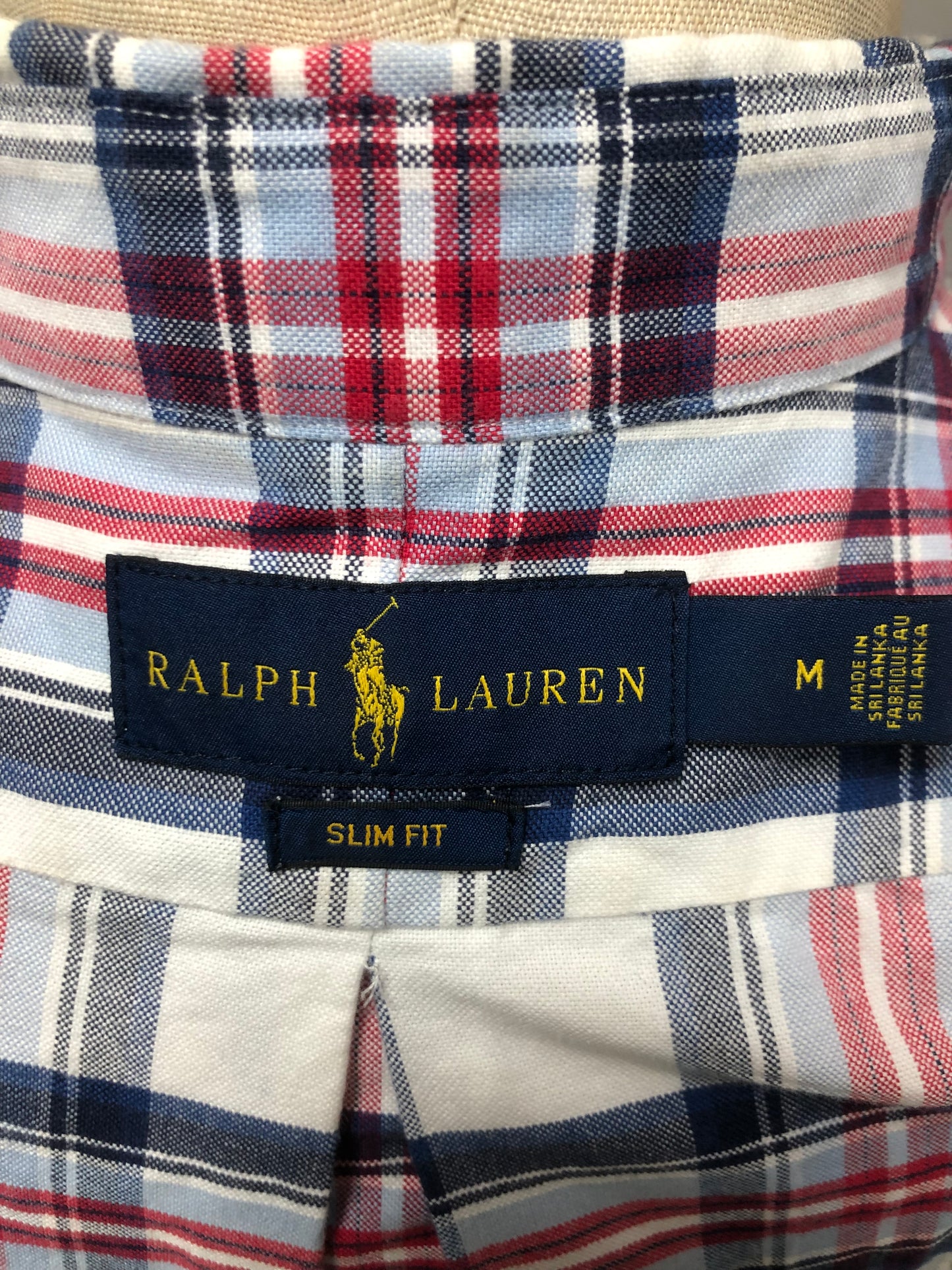 Camisa Polo Ralph Lauren 🏇🏼 Color blanco con patron de cuadros tartán azul y rojo Talla M Entalle Slim Fit