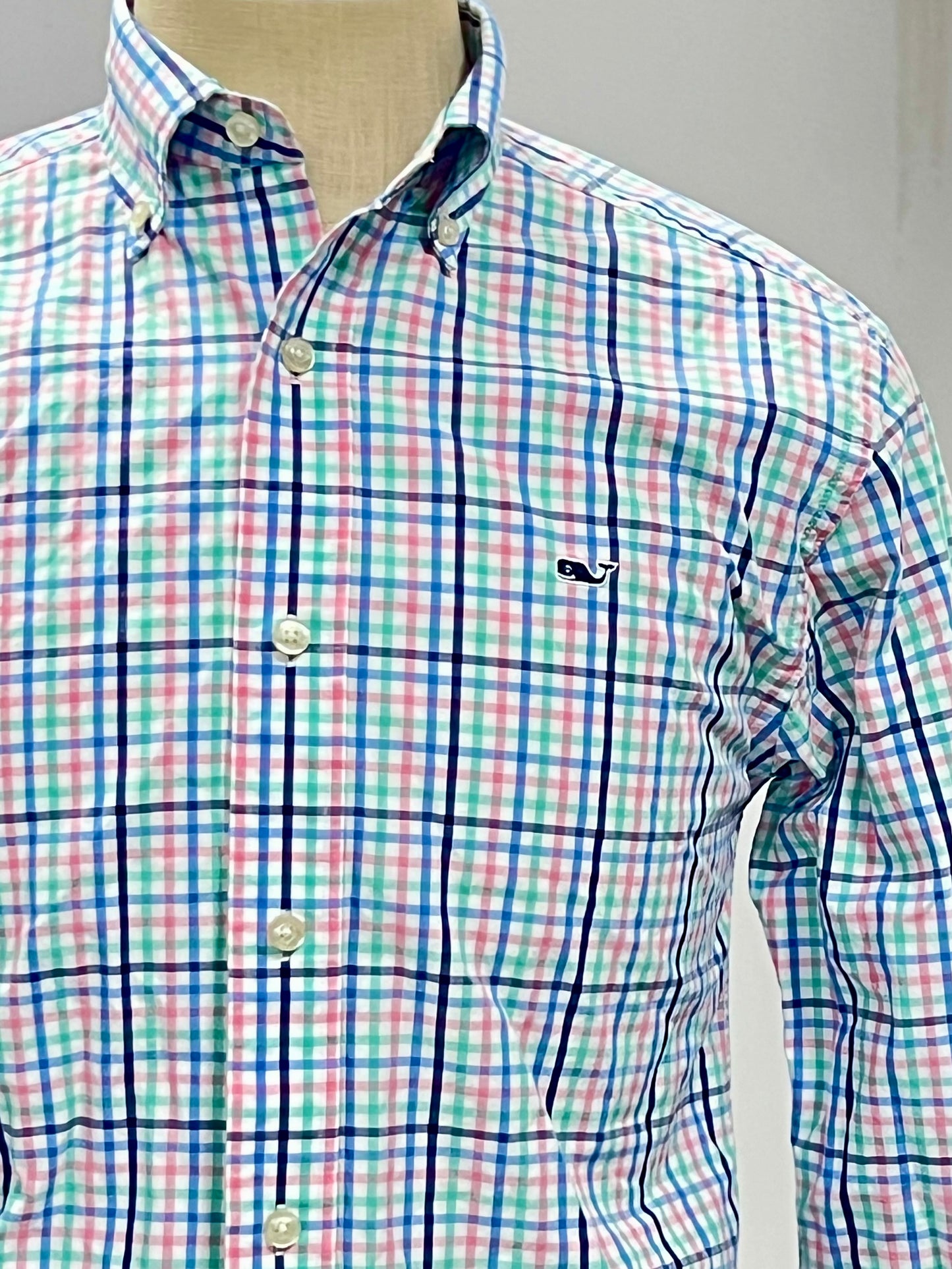 Camisa de botones Vineyard Vines 🐳 de cuadros en color turquesa, rosado, azul y blanco Talla S Entalle Clásico