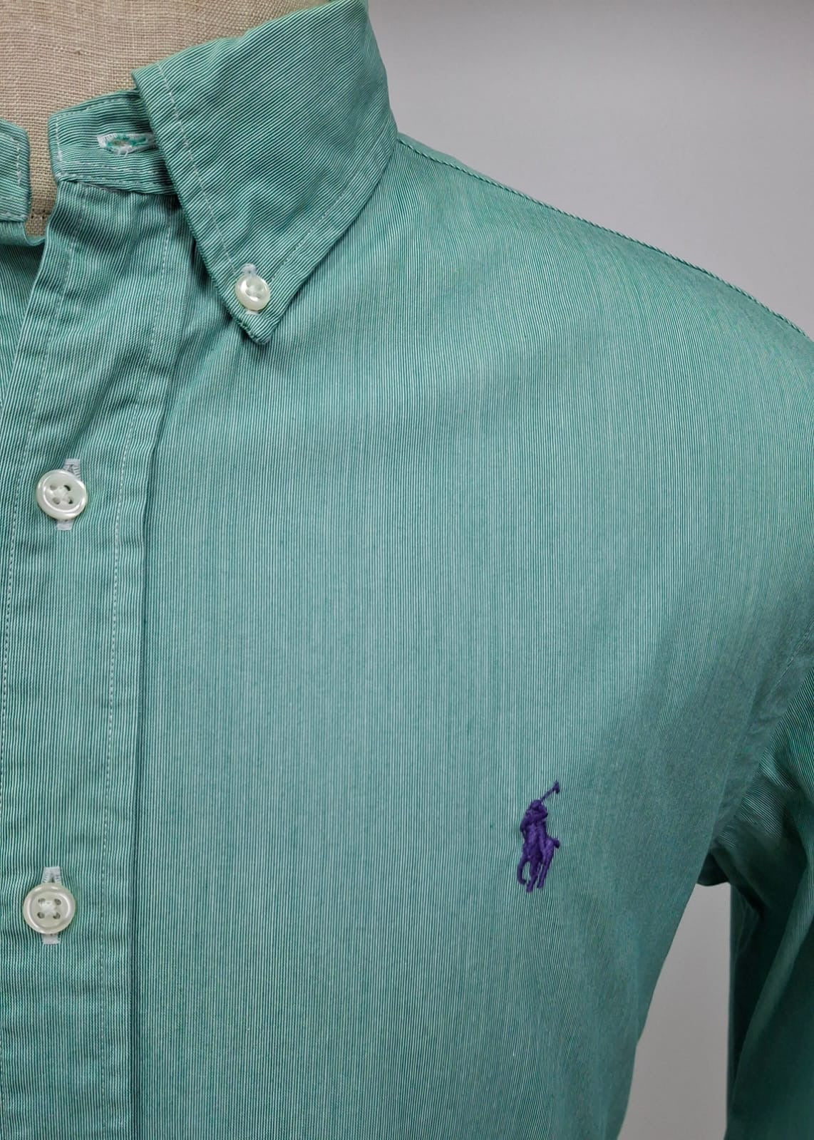 Camisa de botones Polo Ralph Lauren 🏇🏼 con rayas finas en color verde menta y blanco Talla L Entalle Regular
