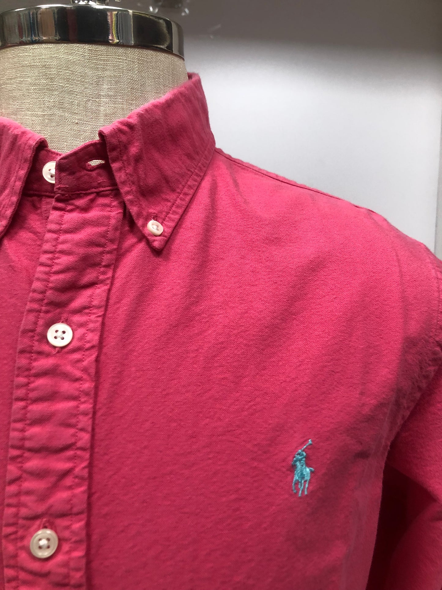 Camisa de botones Polo Ralph Lauren 🏇🏼 Oxford en color rosado magenta Talla L Entalle Slim Fit