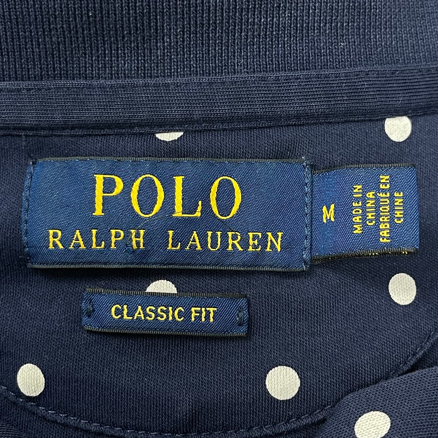 Camiseta Polo Ralph Lauren 🏇🏼 color azul navy y diseño de puntos blancos Talla M Entalle Clásico