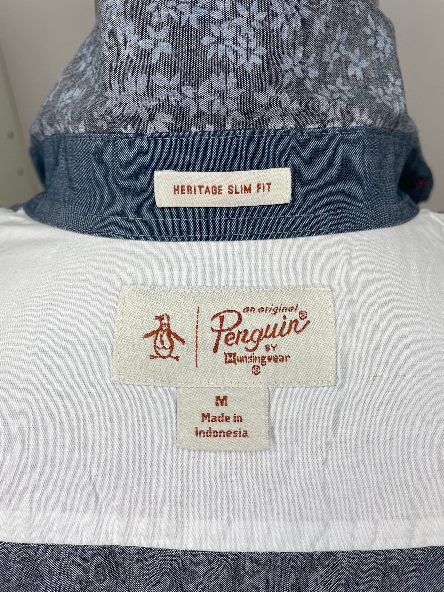 Camisa Original Penguin 🐧 color gris con patron de flores en color celeste Talla M Entalle Slim Fit