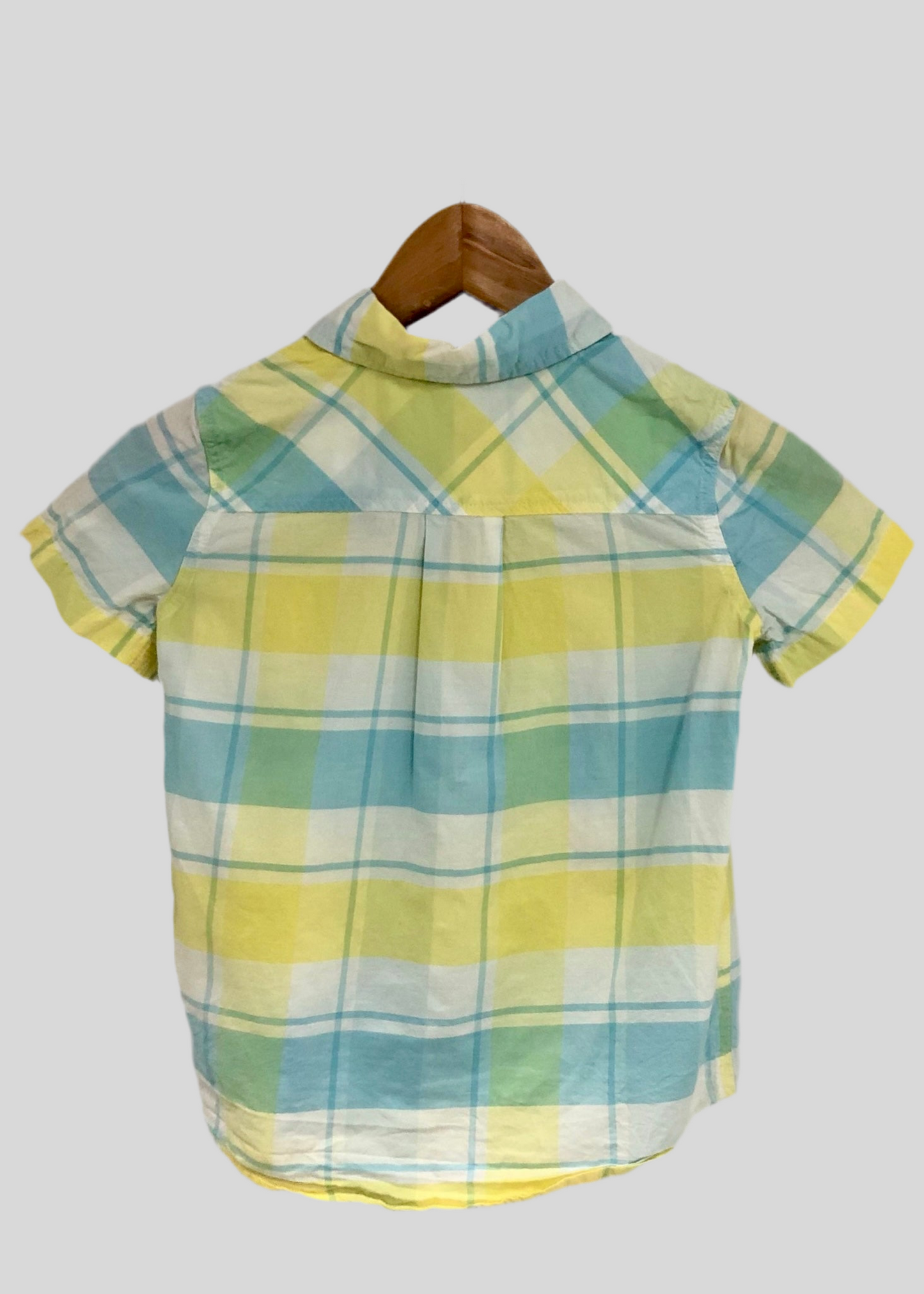 Camisa de niño Tommy Bahama 🌴 con patron de cuadros en celeste, amarillo y blanco Talla 4-5 Entalle Regular