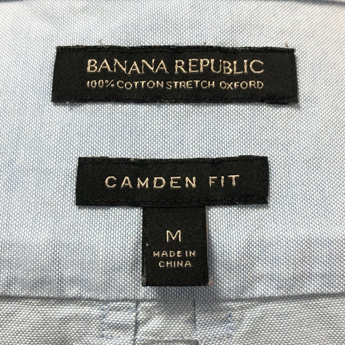 Camisa de botones Banana Republic Oxford en color celeste Talla M Entalle Regular (ver descripción)