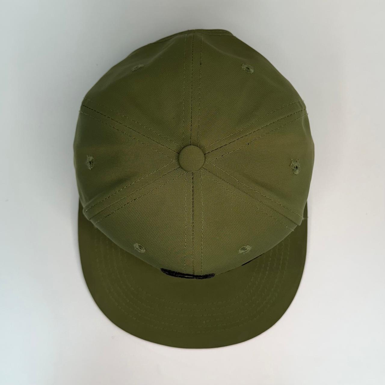 Gorra plana Ariat 🐂 color verde militar y logo bordado en color negro (ver descripción)