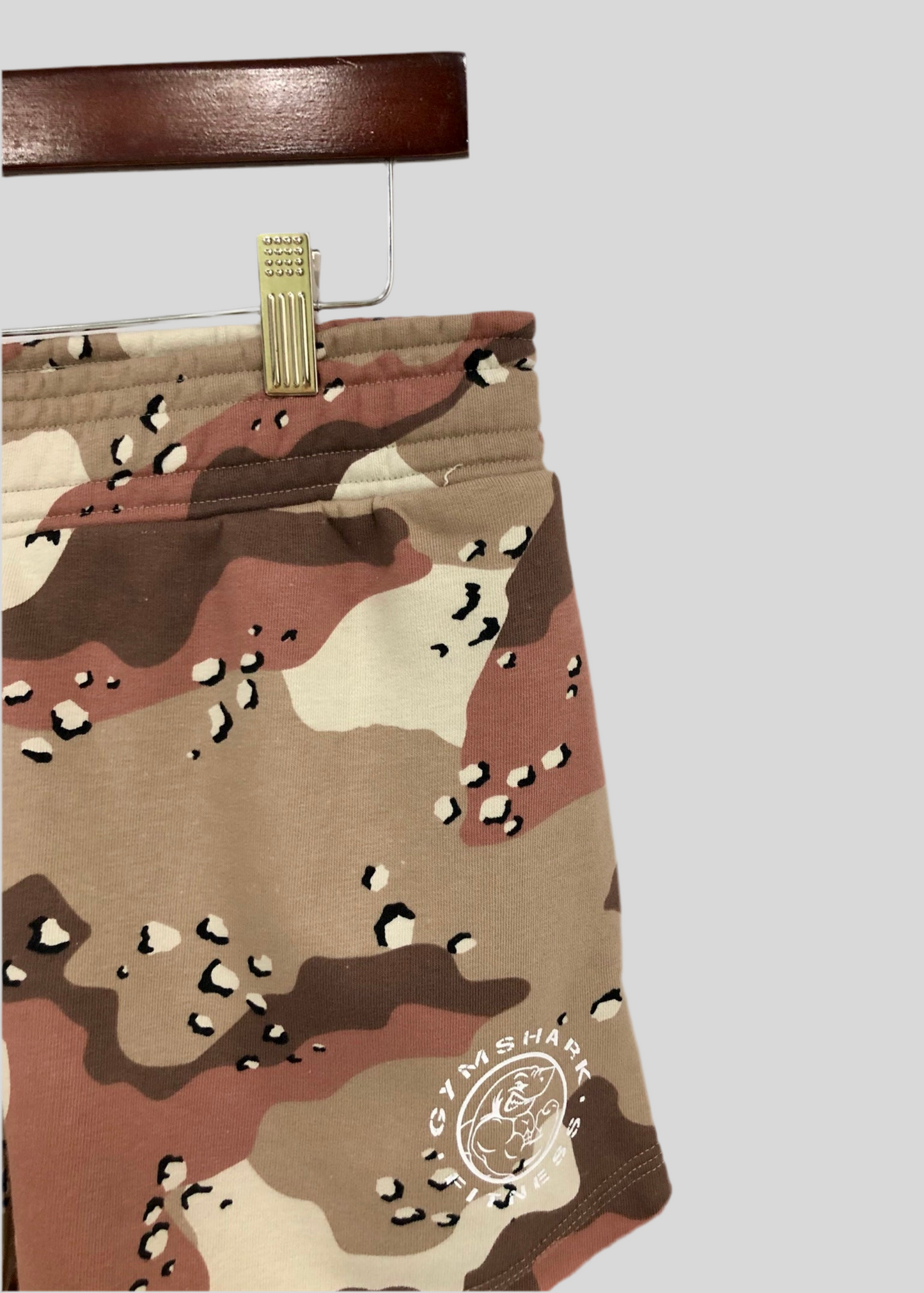 Short Lounge Gymshark 🏋🏼‍♂️ Diseño de camuflaje en color kaki y crema Talla M