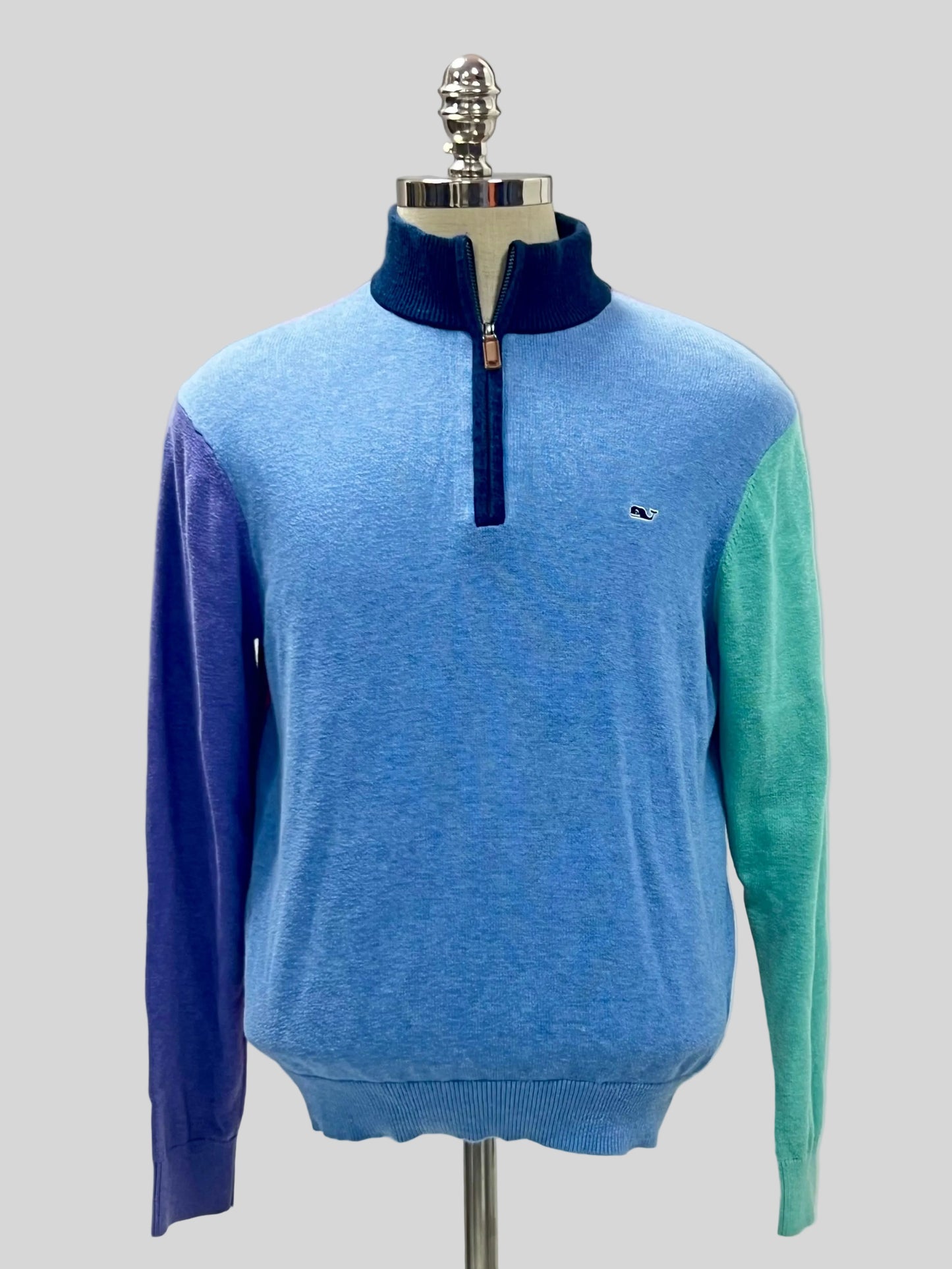 Sueter Jersey Vineyard Vines 🐳 multicolor celeste, verde y rojo con logo tradicional Tela algodón Pima Talla M
