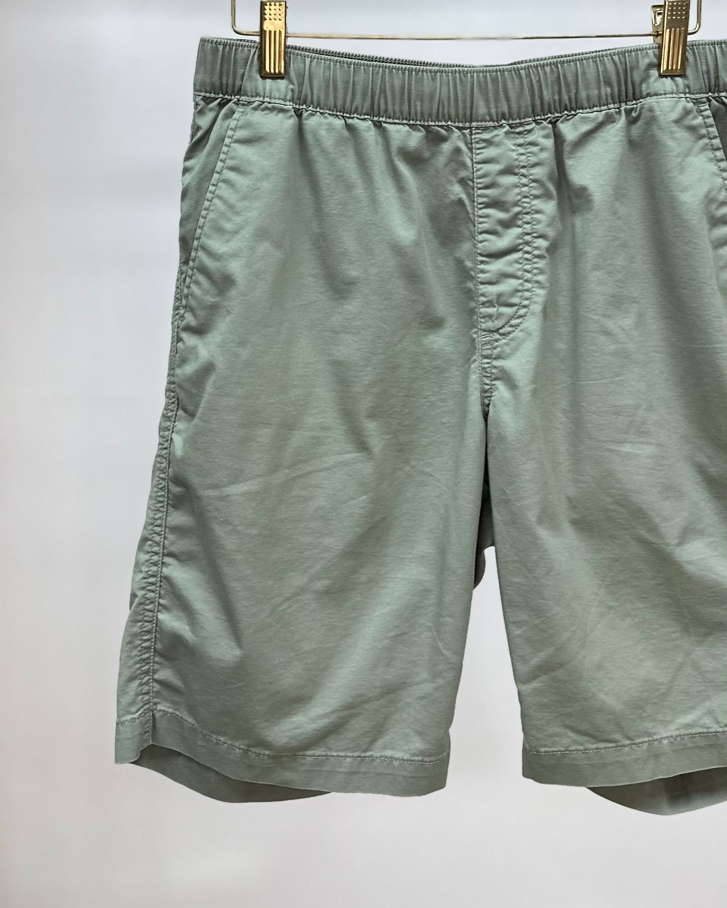 Short Casual Uniqlo 🇯🇵 color verde oliva talla M