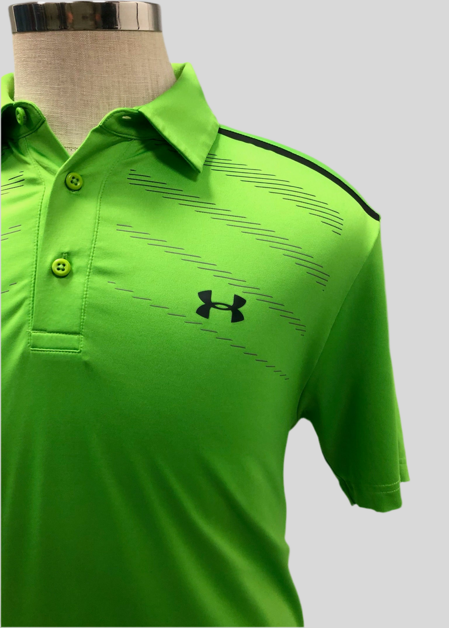 Camiseta Polo Under Armour 🏋🏻 Color verde intenso y negro Tela Performance Talla M Entalle Regular