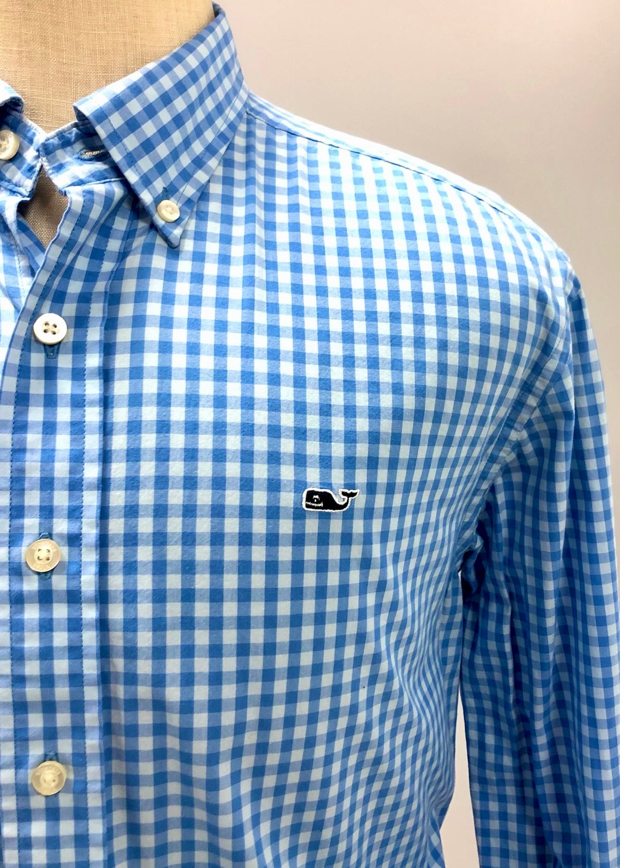 Camisa de botones Vineyard Vines 🐳 de cuadros gingham en color celeste y azul Talla M Entalle Regular