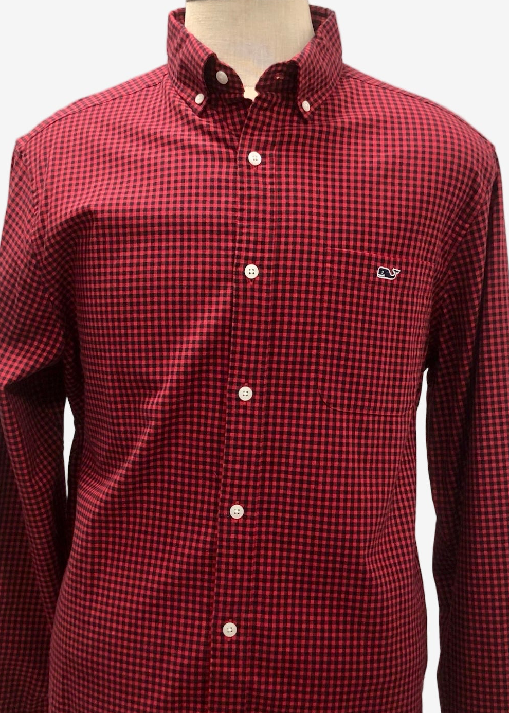 Camisa de botones Vineyard Vines 🐳 con patrón de cuadros en color rojo y negro Talla S Entalle Clásico