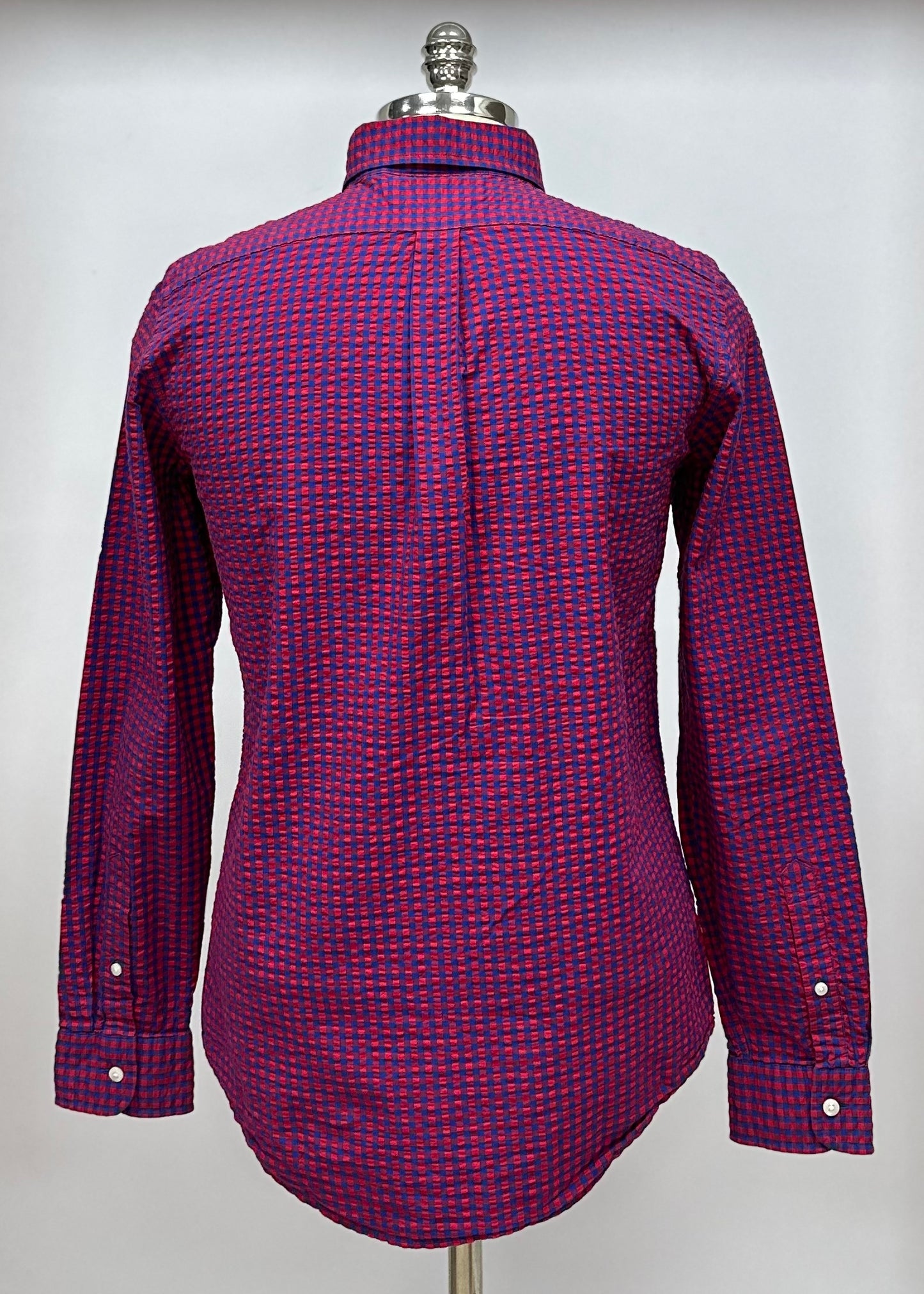 Camisa de botones Vineyard Vines 🐳 Seersucker con patrón de cuadros en color rojo y azul Talla S Entalle Slim Fit