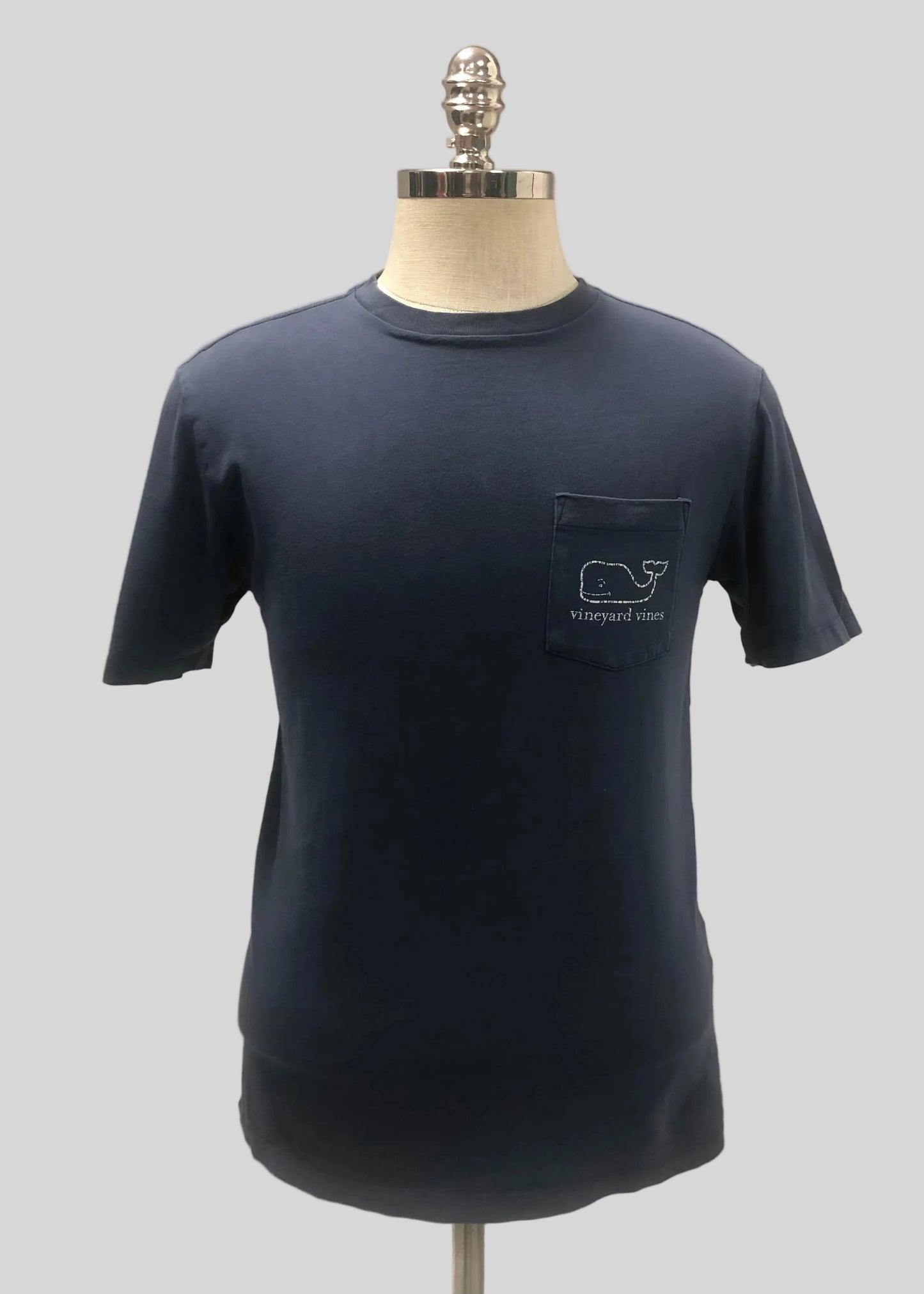 Camiseta cuello redondo Vineyard Vines 🐳 color azul con diseño de ballena en blanco Talla S